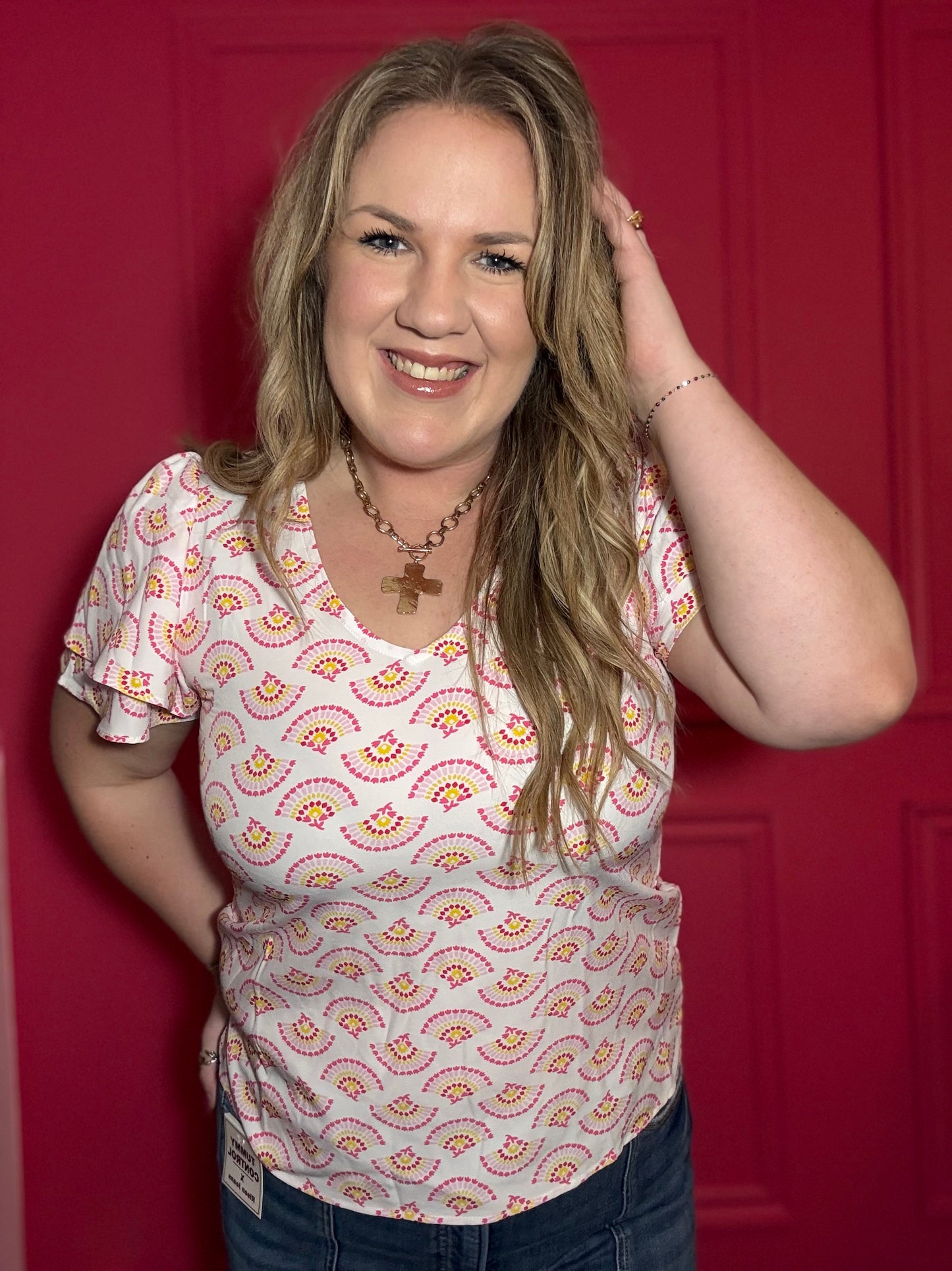 White Ruffle Sleeve Top w/Floral Fan