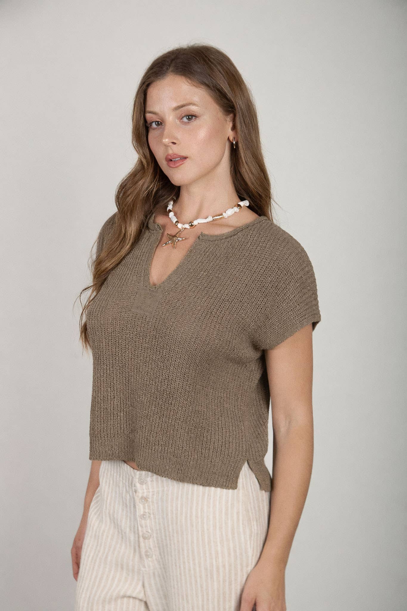 SPLIT NECK BATWING SLEEVELESS KNIT SWEATER: KIWI