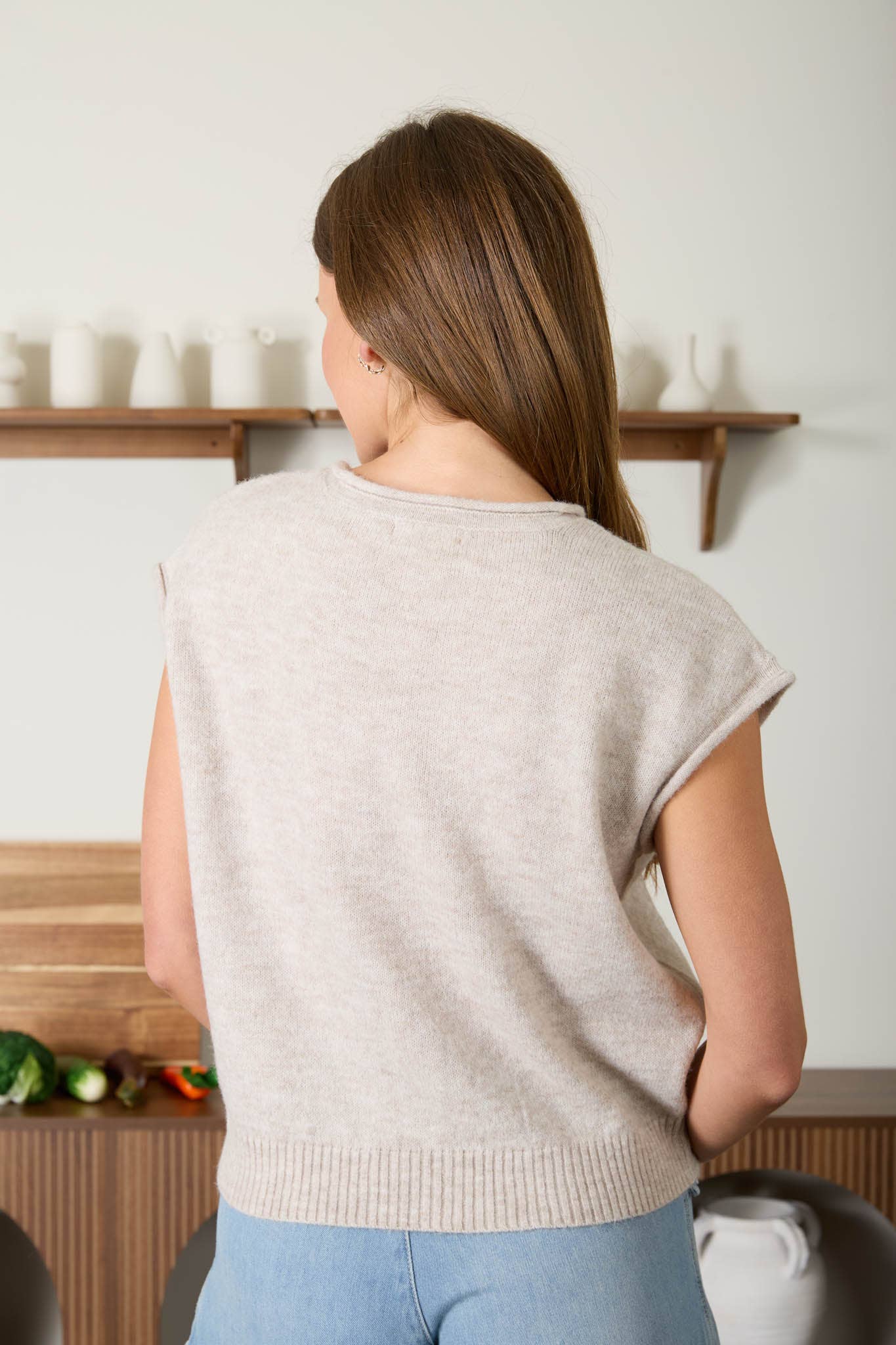 RAW EDGE V NECK SLEEVELESS KNIT CARDIGAN SWEATER: KHAKI