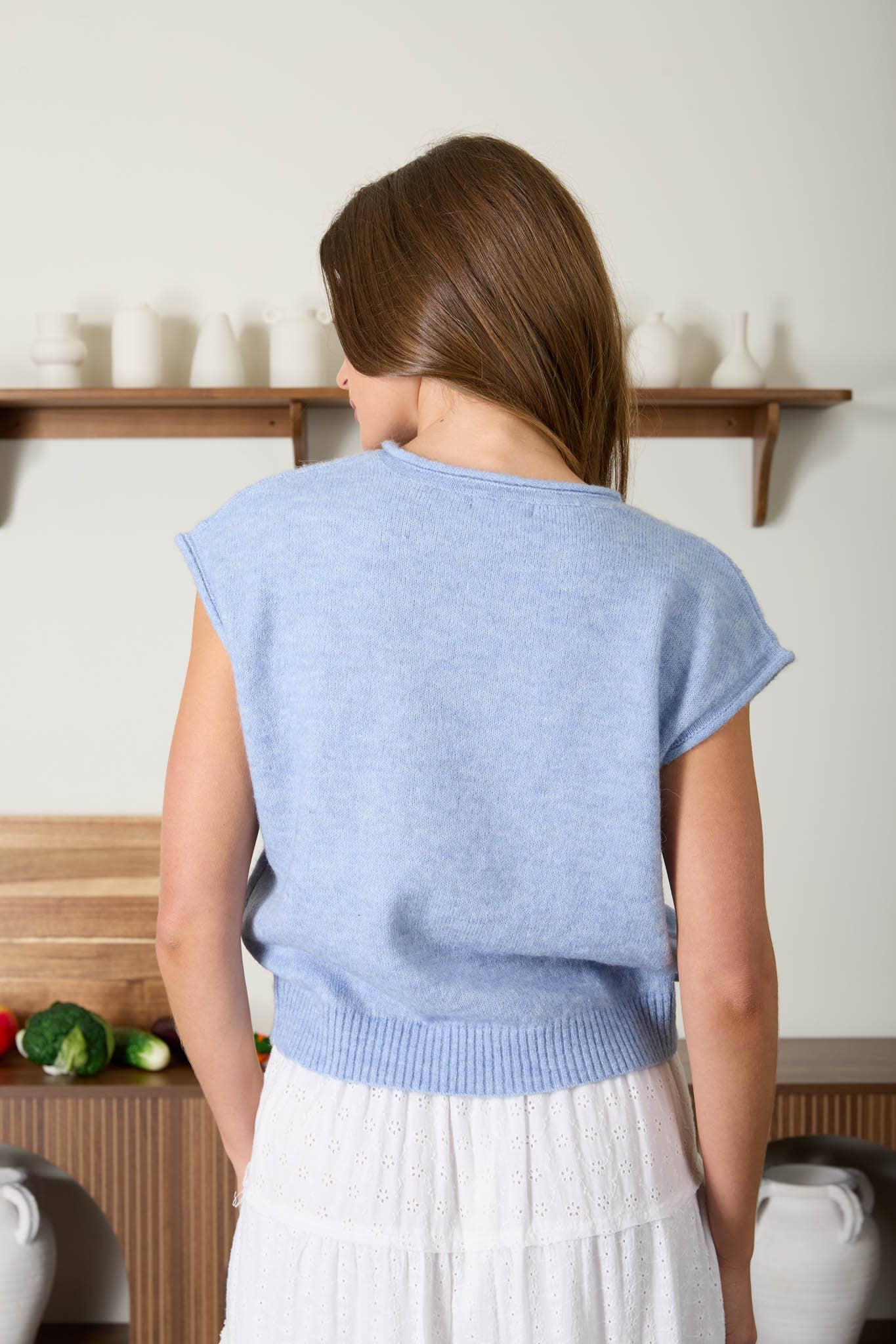 RAW EDGE V NECK SLEEVELESS KNIT CARDIGAN SWEATER: KHAKI