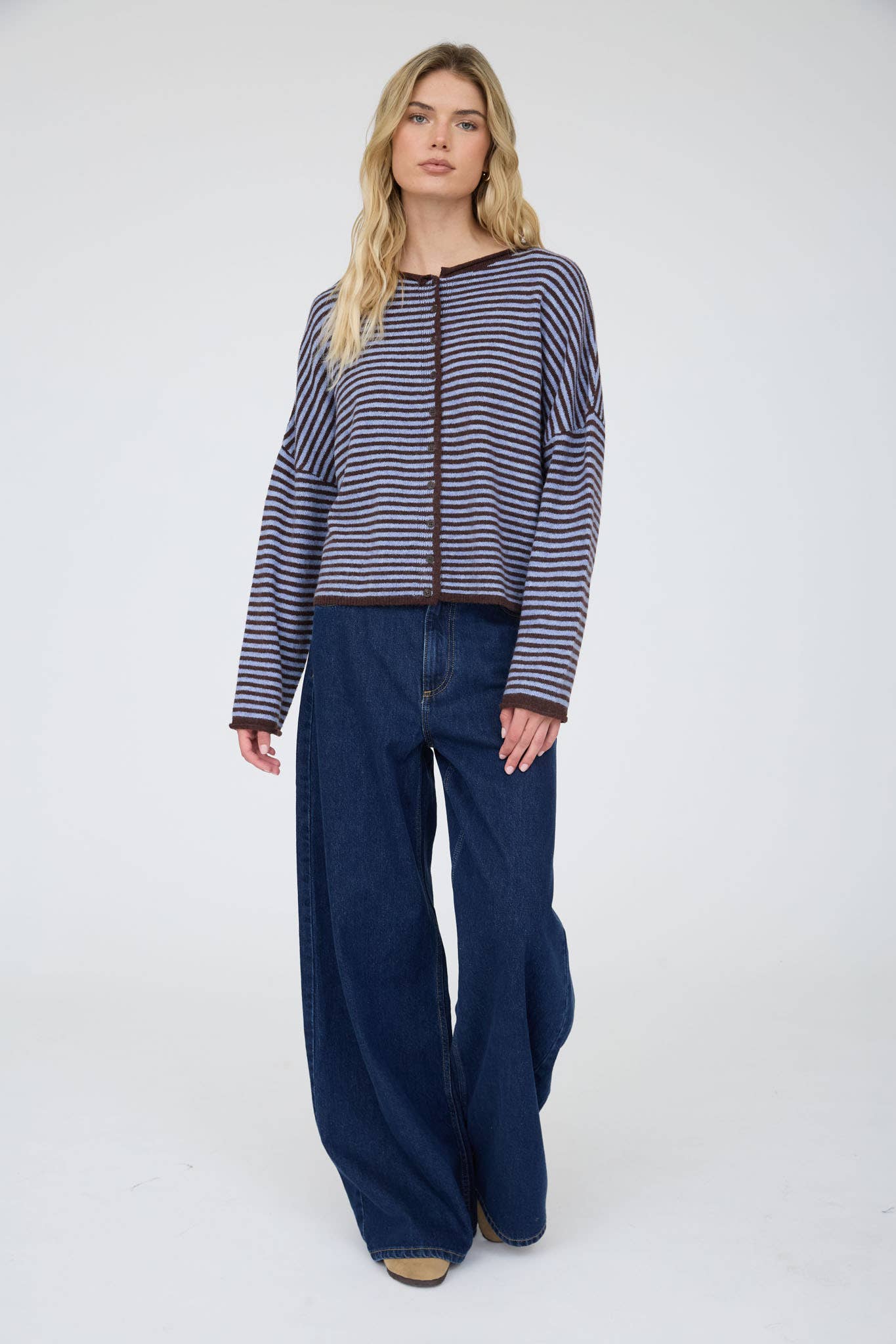 STRIPE RAW EDGE BUTTON DOWN LONG SLEEVE CARDIGAN : DARK BROWN