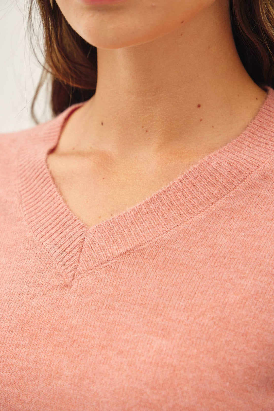 WOOL TOUCH CUFF POINTED V-NECK SWEATER: DUSTY BLUE / L
