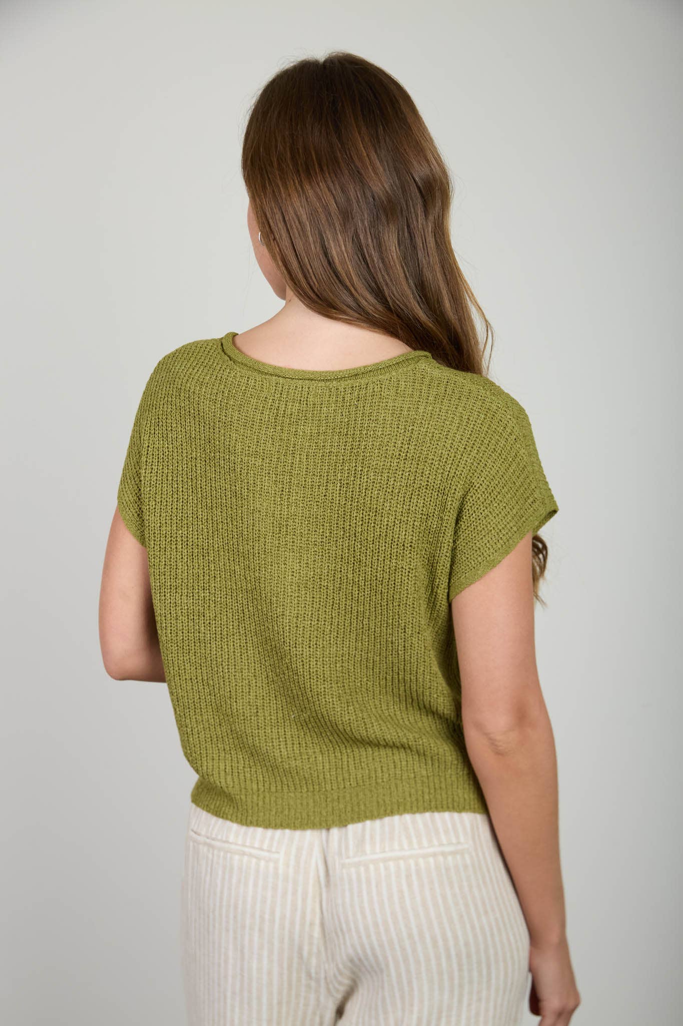 SPLIT NECK BATWING SLEEVELESS KNIT SWEATER: KIWI