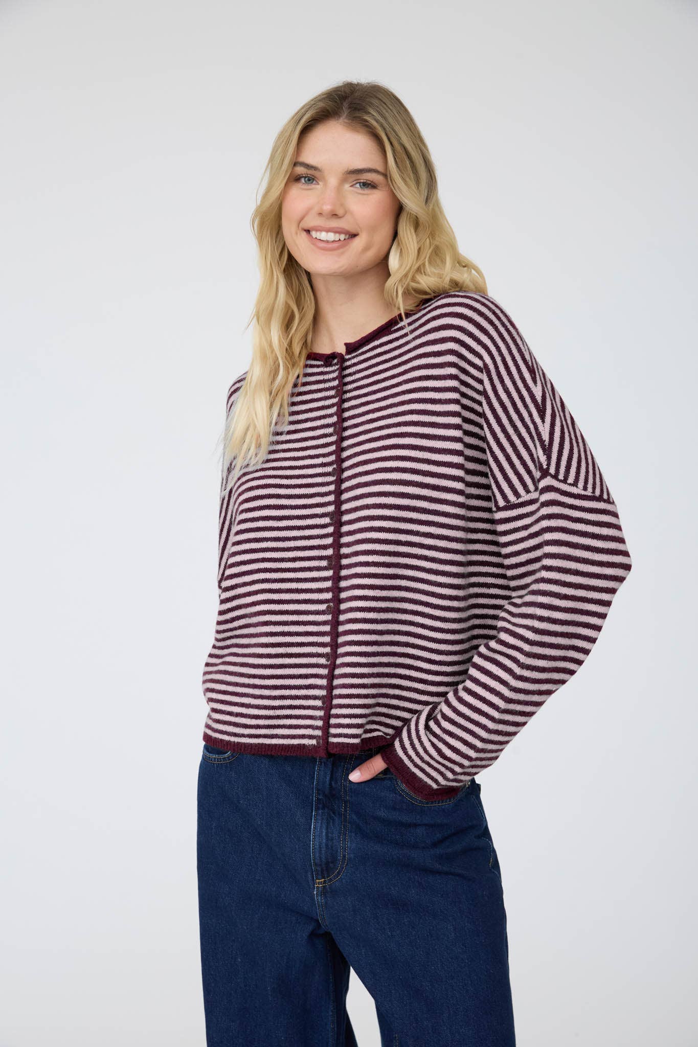 STRIPE RAW EDGE BUTTON DOWN LONG SLEEVE CARDIGAN : DARK BROWN