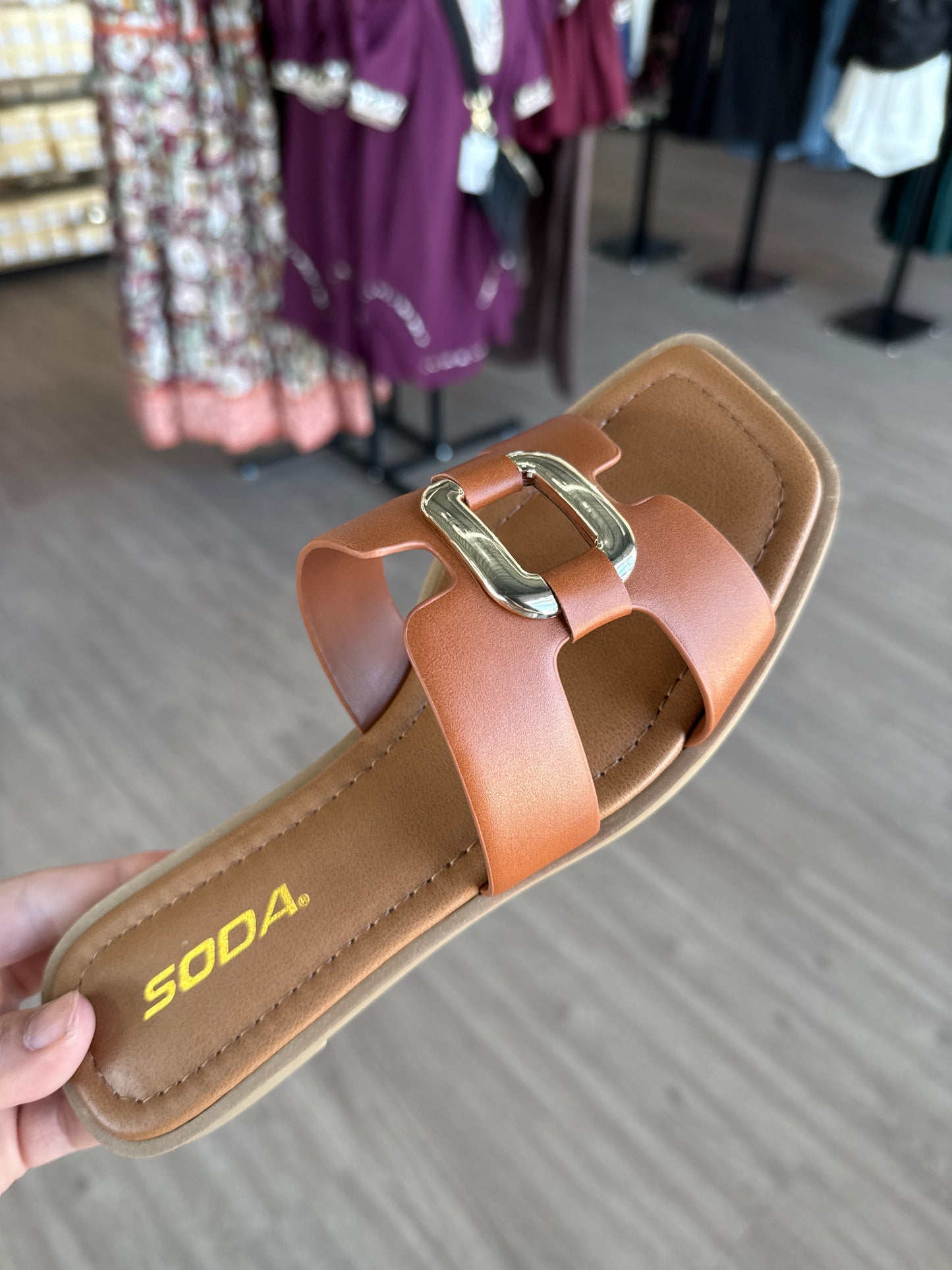 Feng Cognac Sandal