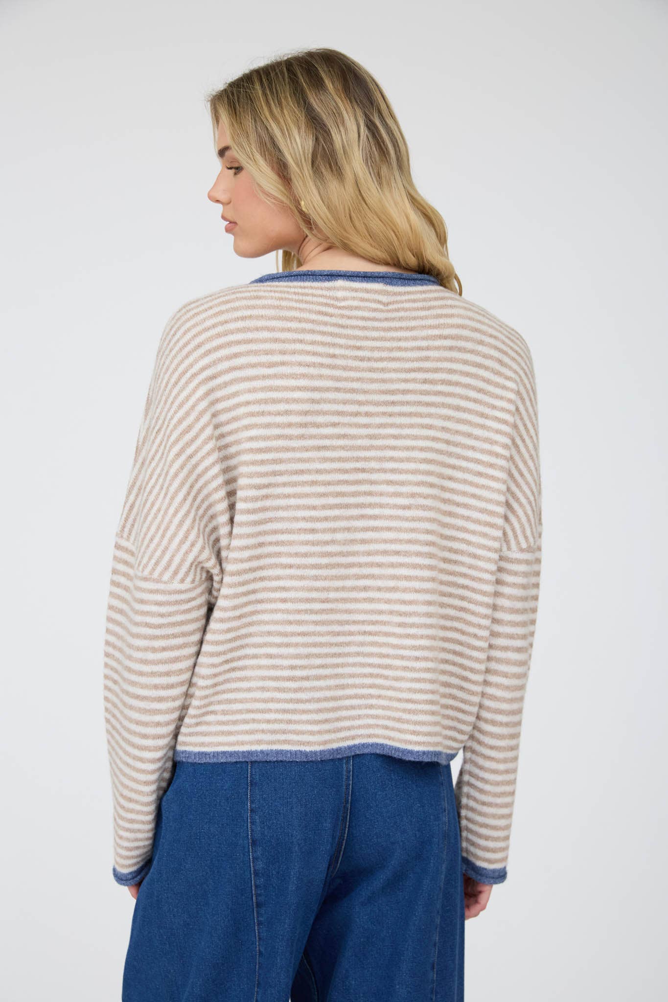 STRIPE RAW EDGE BUTTON DOWN LONG SLEEVE CARDIGAN : DARK BROWN