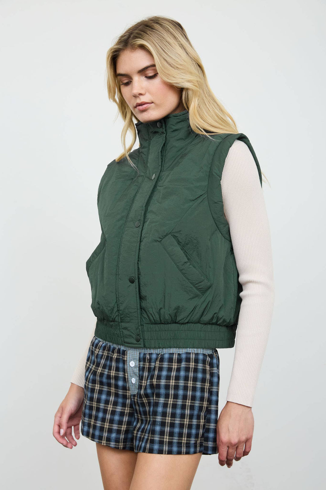 CROPPED MOCK NECK SNAP PUFFER VEST : OXBLOOD