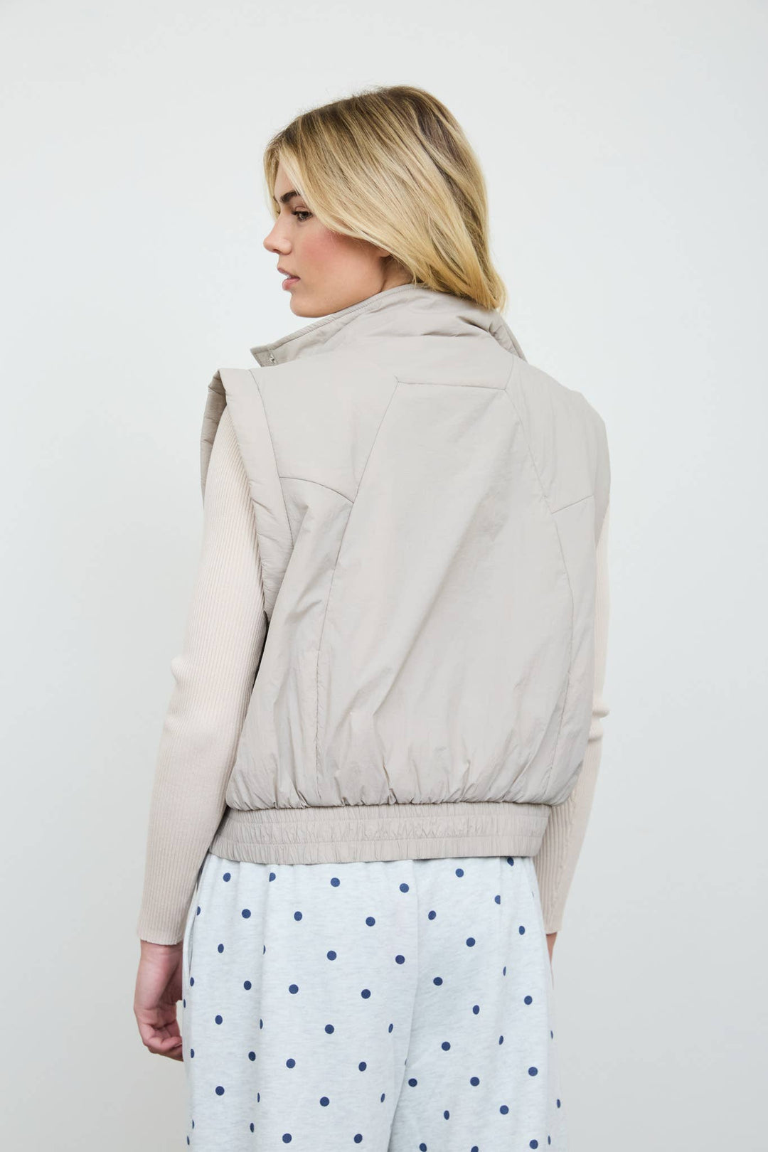 CROPPED MOCK NECK SNAP PUFFER VEST : OXBLOOD