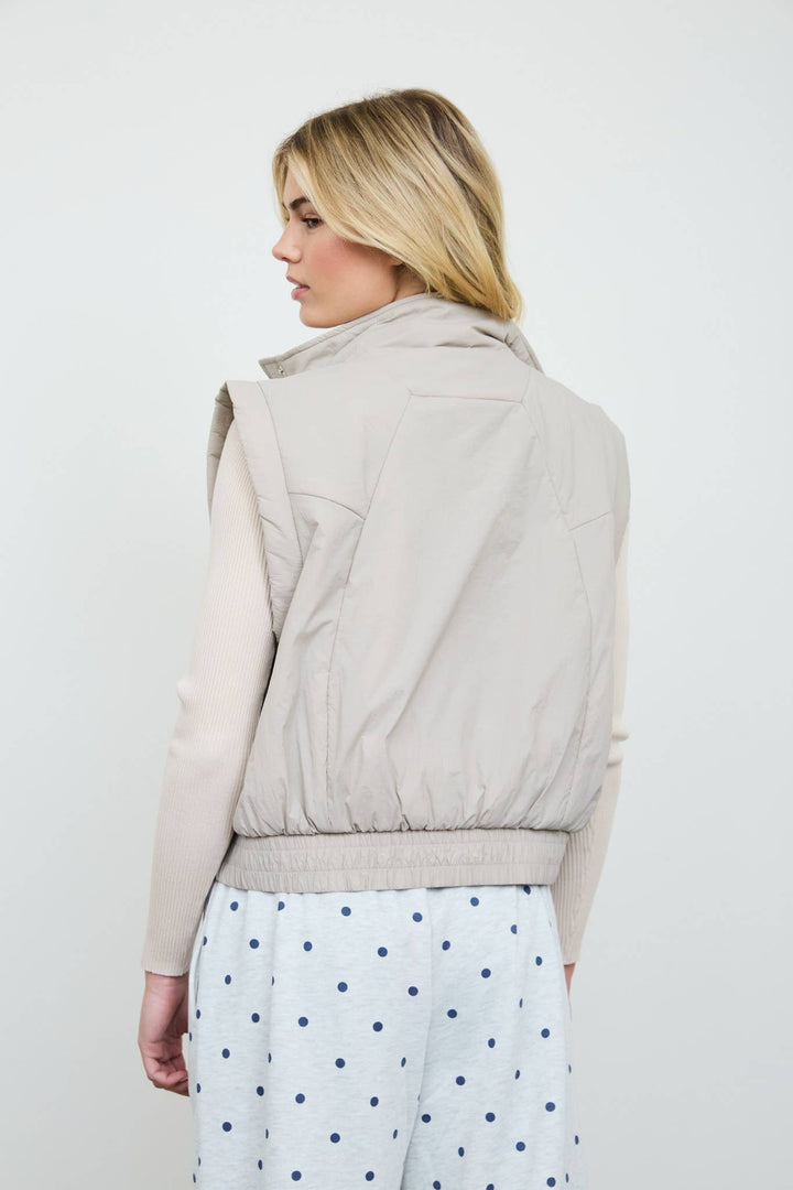 CROPPED MOCK NECK SNAP PUFFER VEST : OXBLOOD