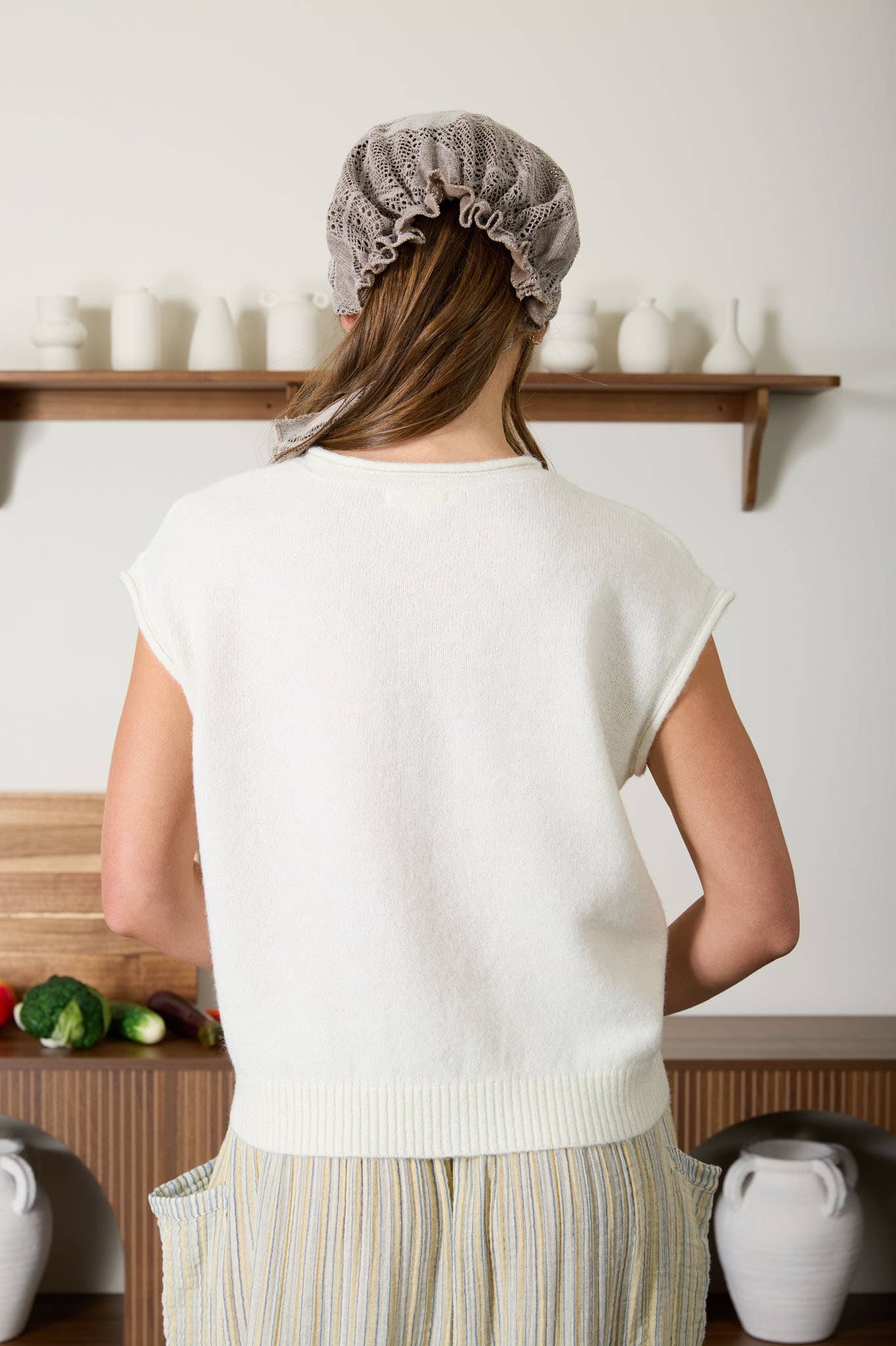 RAW EDGE V NECK SLEEVELESS KNIT CARDIGAN SWEATER: KHAKI