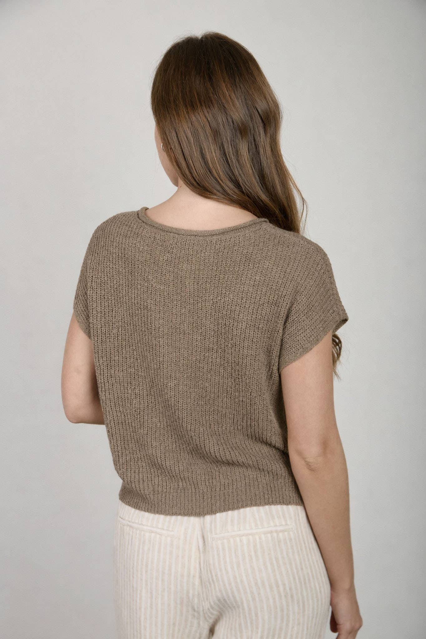 SPLIT NECK BATWING SLEEVELESS KNIT SWEATER: KIWI