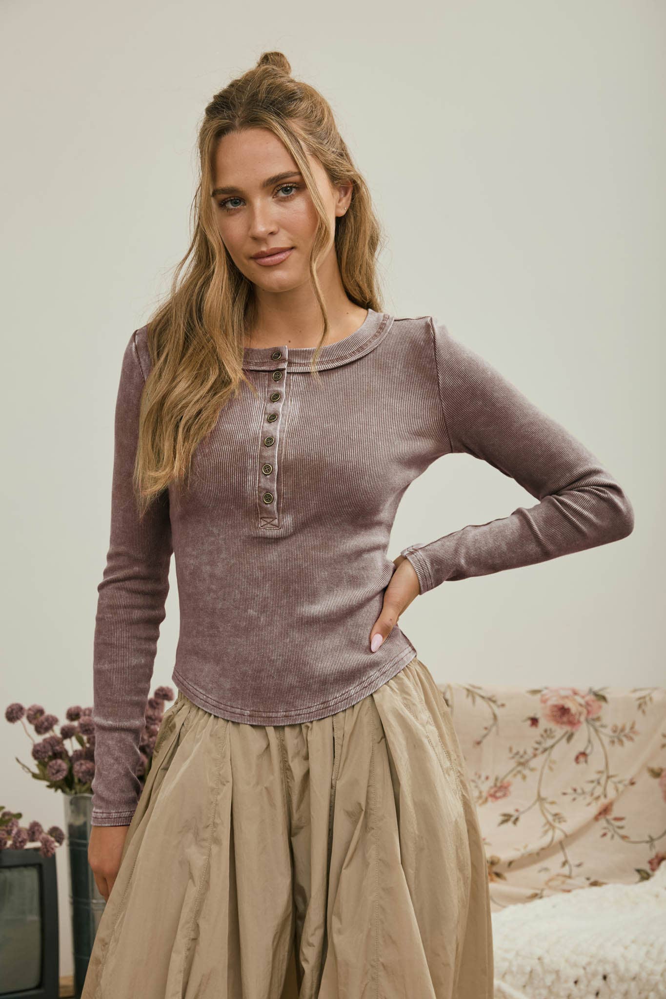 WASHED LONG SLEEVE RIBBED HENLEY KNIT TOP: VINTAGE BLUE