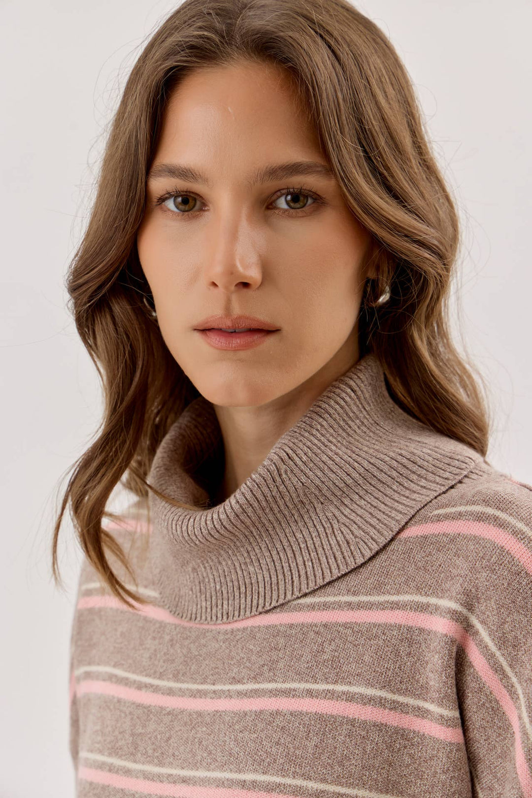PREPPY STRIPED TURTLENECK BOXY SWEATER : MOCHA / SM