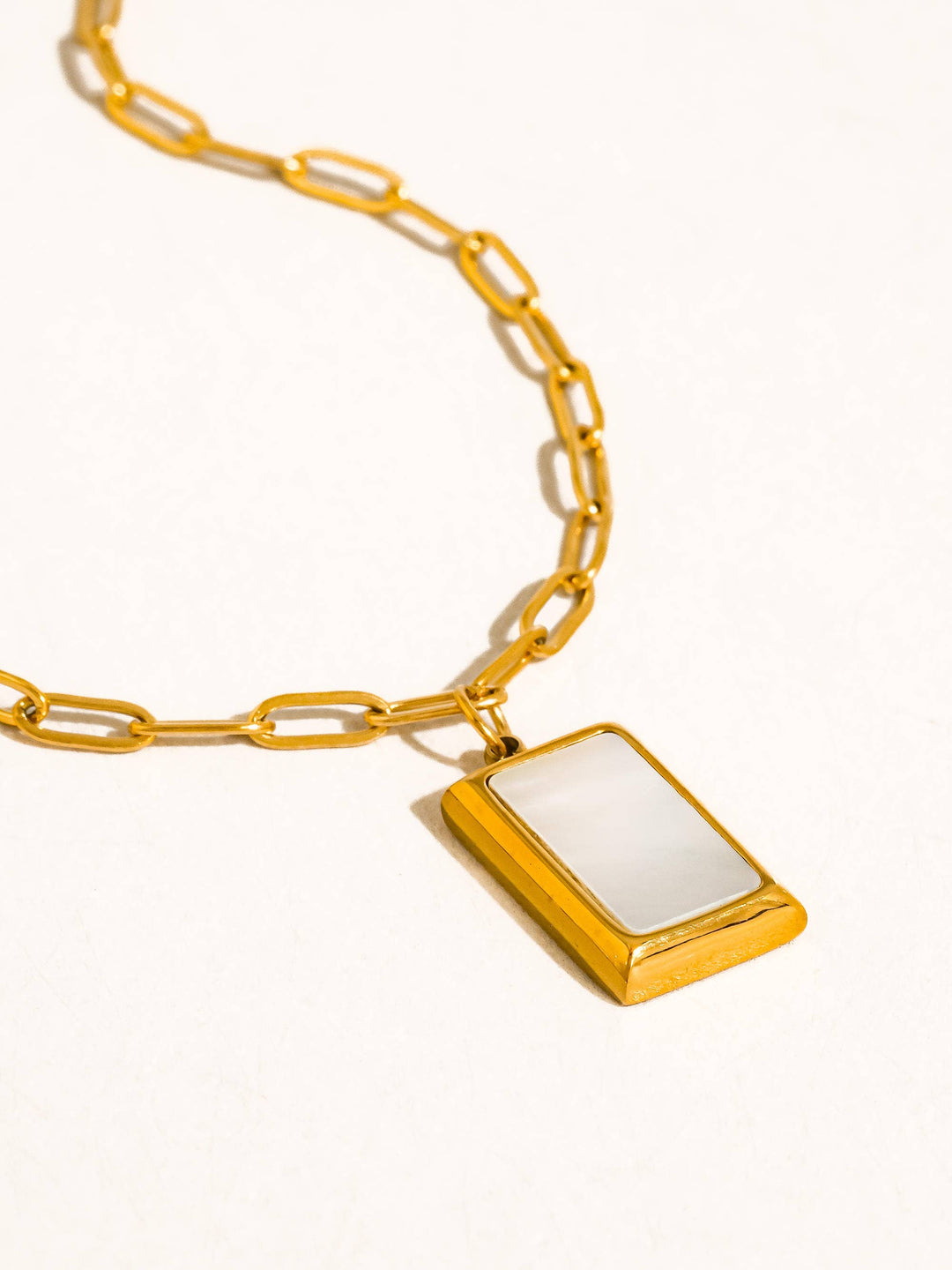Versa 18K Gold Non-Tarnish Seashell Pendant Necklace