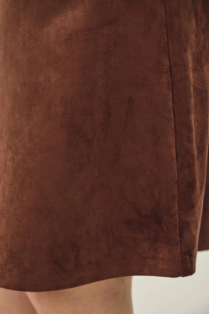 FAUX SUEDE  KNEE LENGTH A-LINE SKIRT: WINE / L