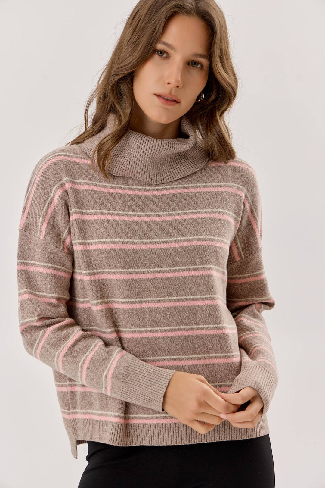 PREPPY STRIPED TURTLENECK BOXY SWEATER : MOCHA / SM