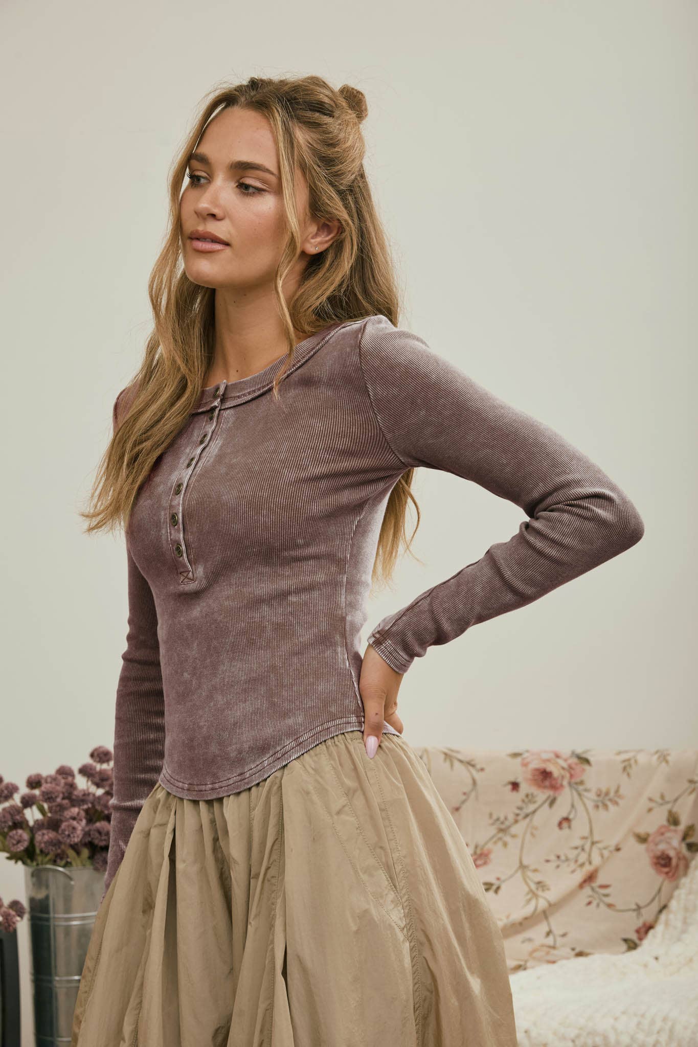 WASHED LONG SLEEVE RIBBED HENLEY KNIT TOP: VINTAGE BLUE
