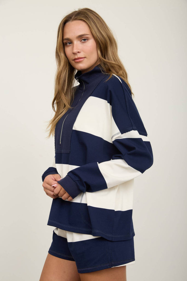 WIDE STRIPE HALF ZIP LONG SLEEVE KNIT TOP: NAVY
