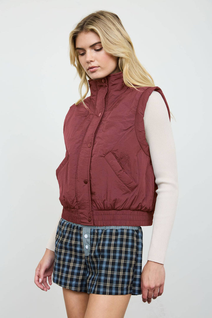 CROPPED MOCK NECK SNAP PUFFER VEST : OXBLOOD