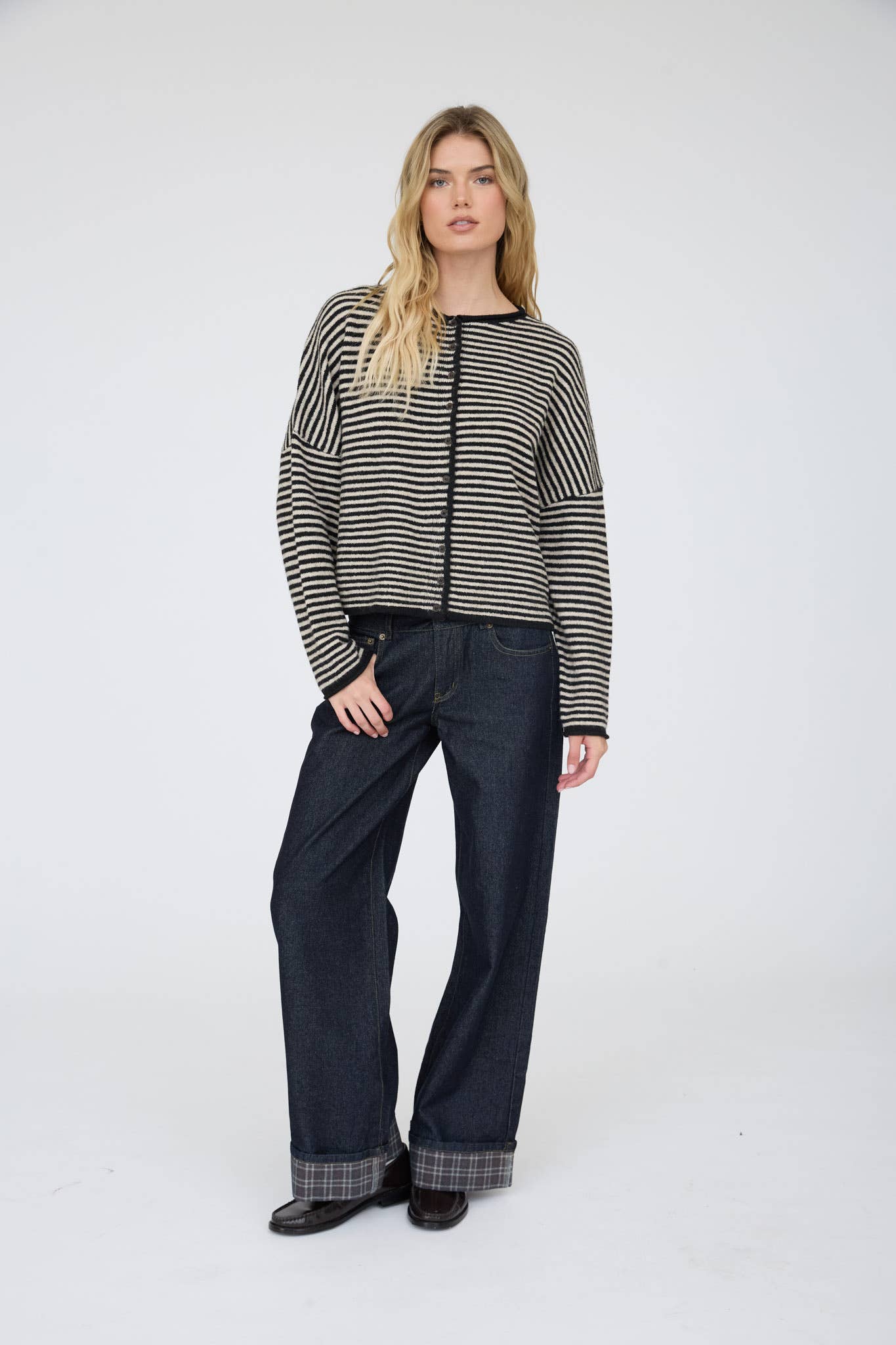 STRIPE RAW EDGE BUTTON DOWN LONG SLEEVE CARDIGAN : DARK BROWN