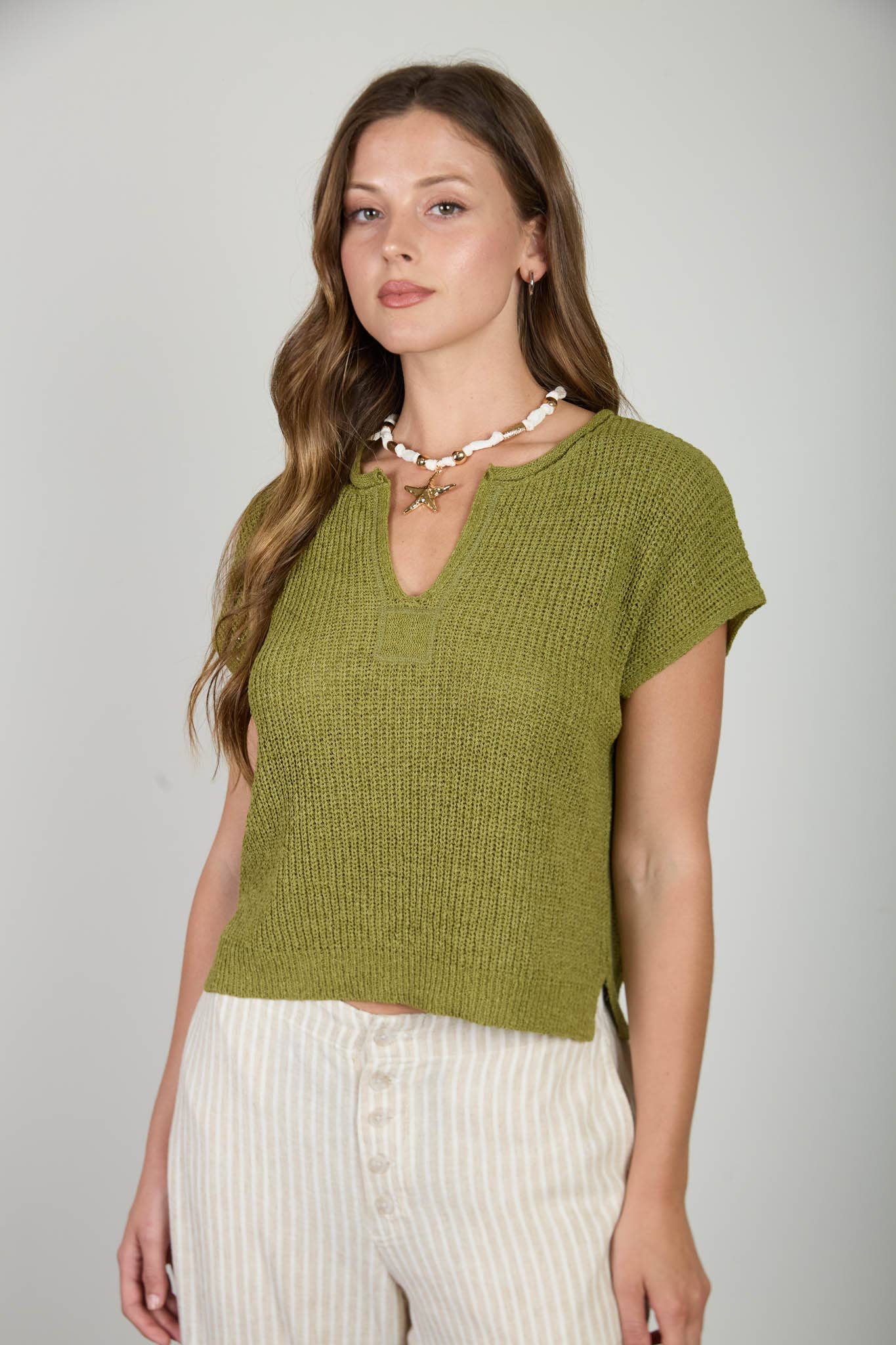 SPLIT NECK BATWING SLEEVELESS KNIT SWEATER: KIWI