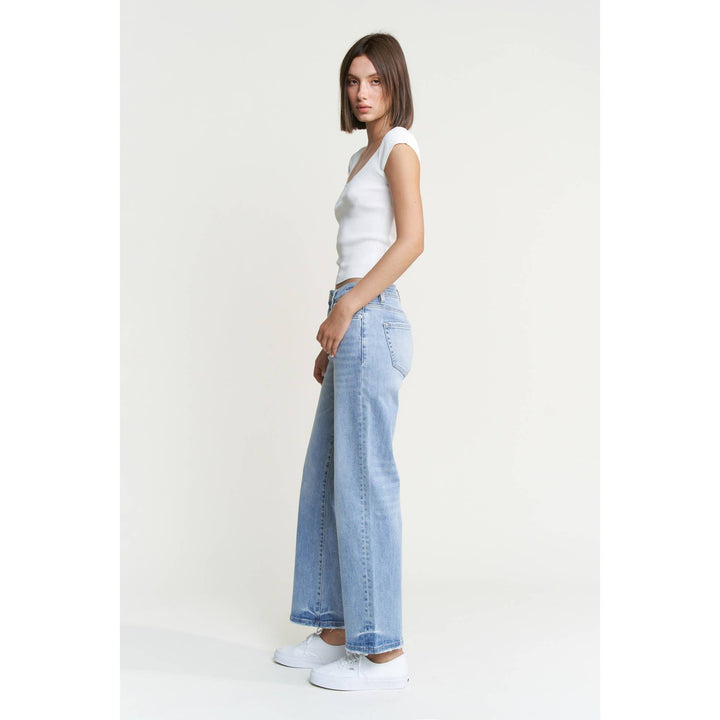Mid Rise Loose Fit Straight Ankle Mica