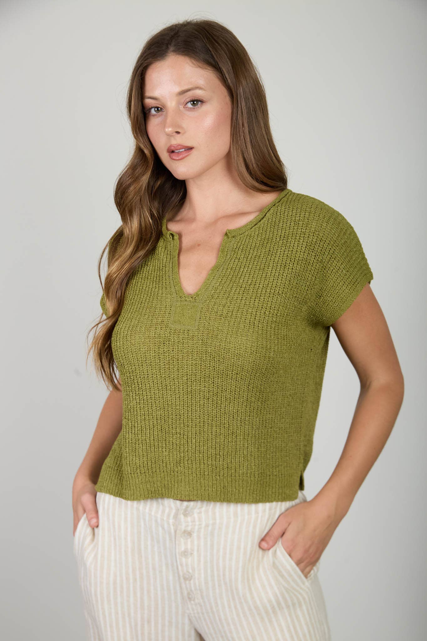 SPLIT NECK BATWING SLEEVELESS KNIT SWEATER: KIWI