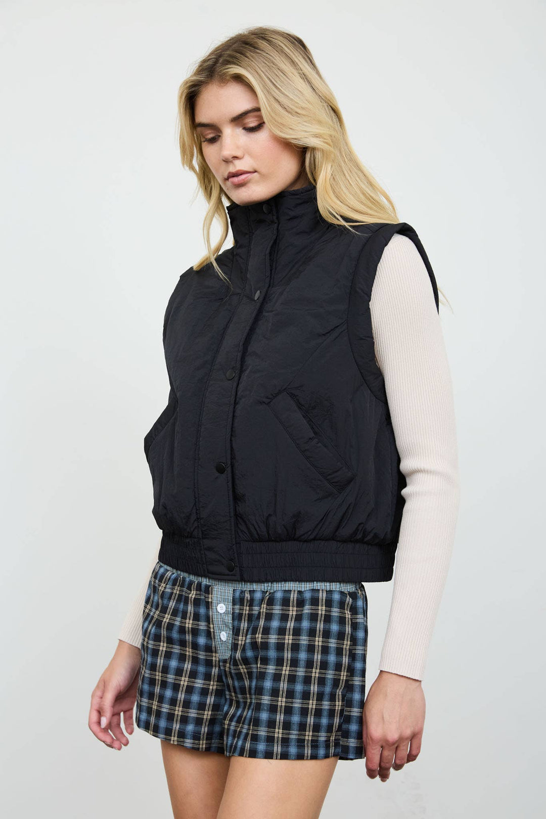 CROPPED MOCK NECK SNAP PUFFER VEST : OXBLOOD