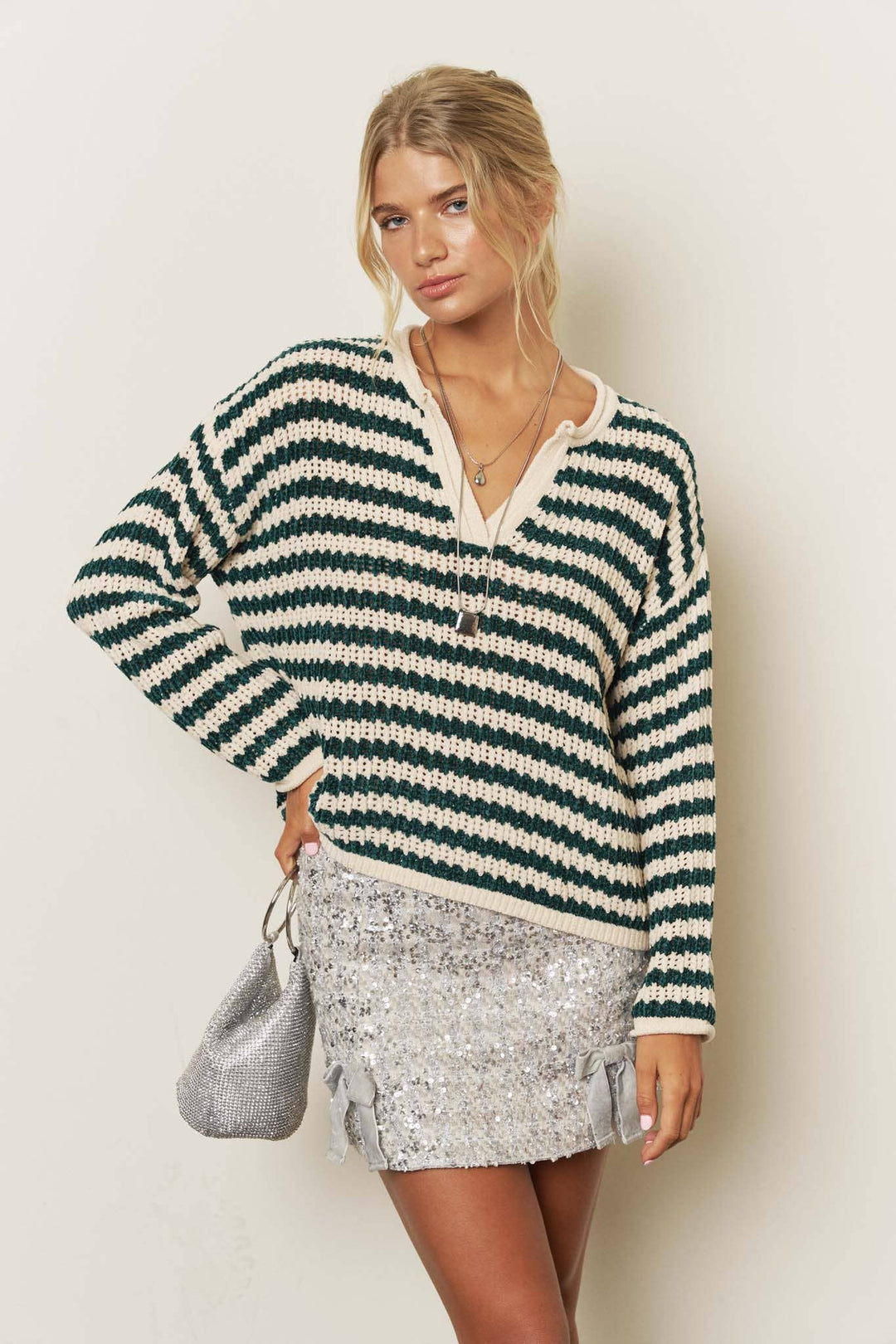 STRIPED NOTCH V NECK RELAXED KNIT SWEATER: RED