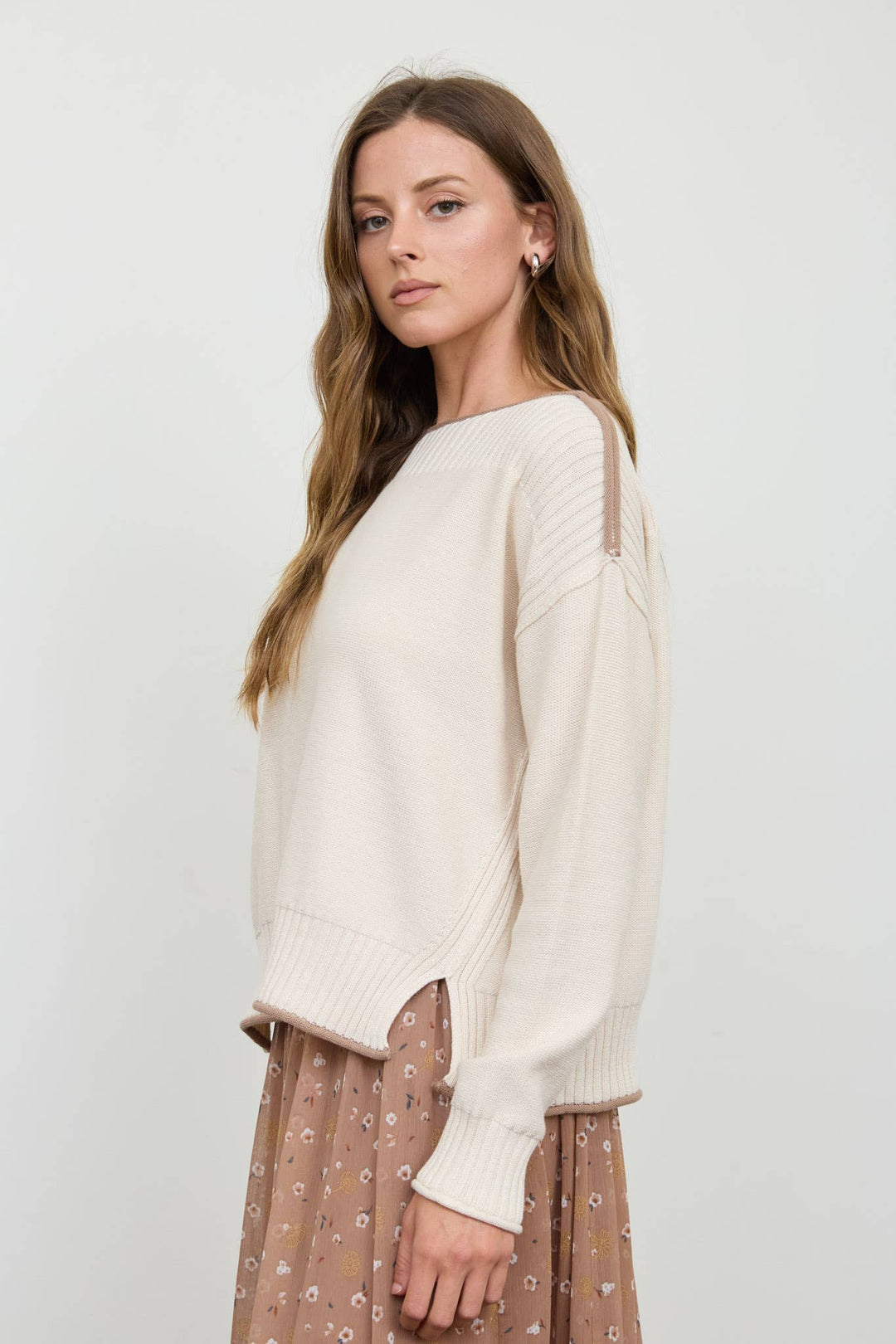 CONTRAST TRIM BOAT NECK RIBBED DETAIL KNIT SWEATER : MOCHA