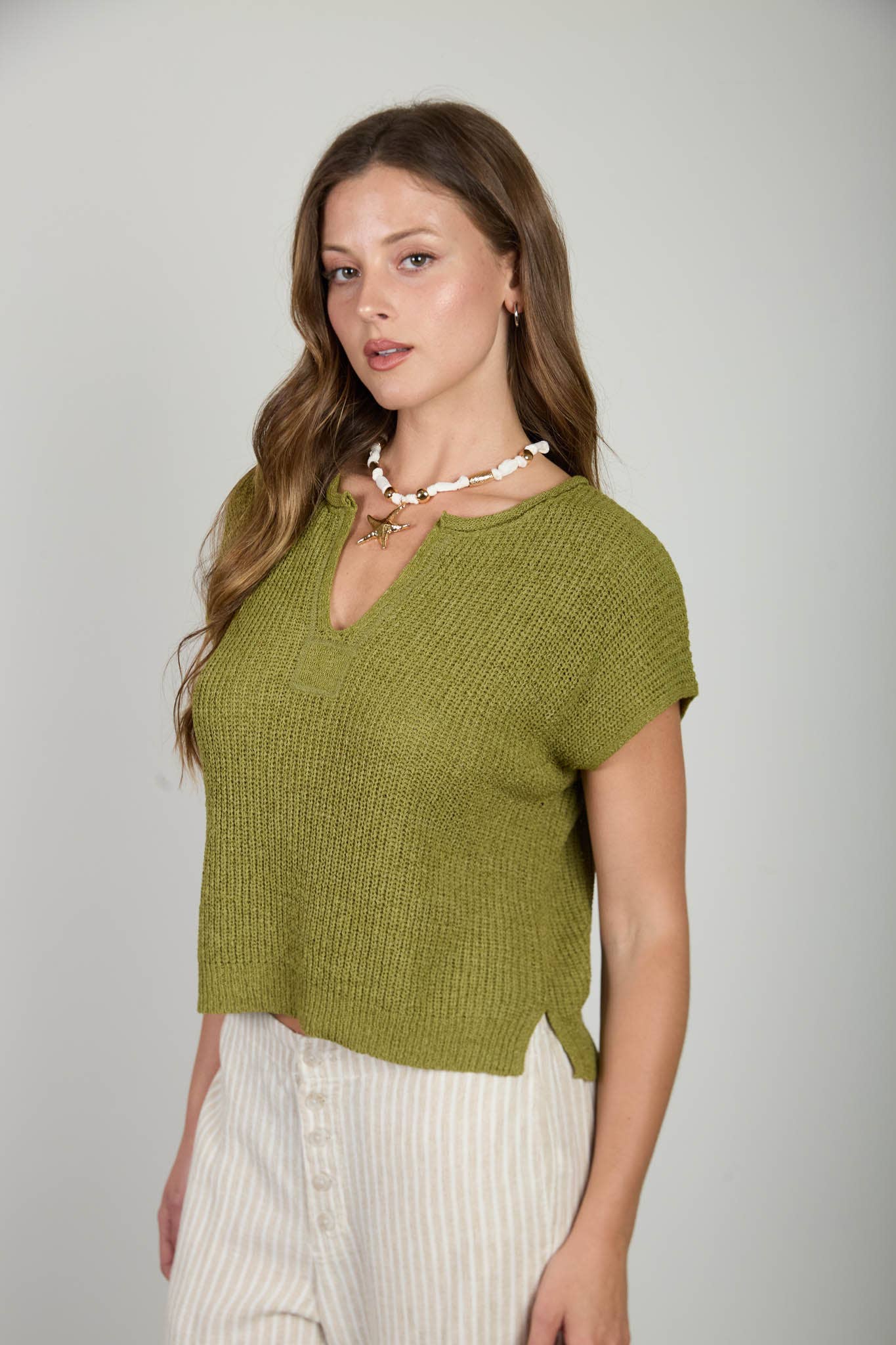 SPLIT NECK BATWING SLEEVELESS KNIT SWEATER: KIWI