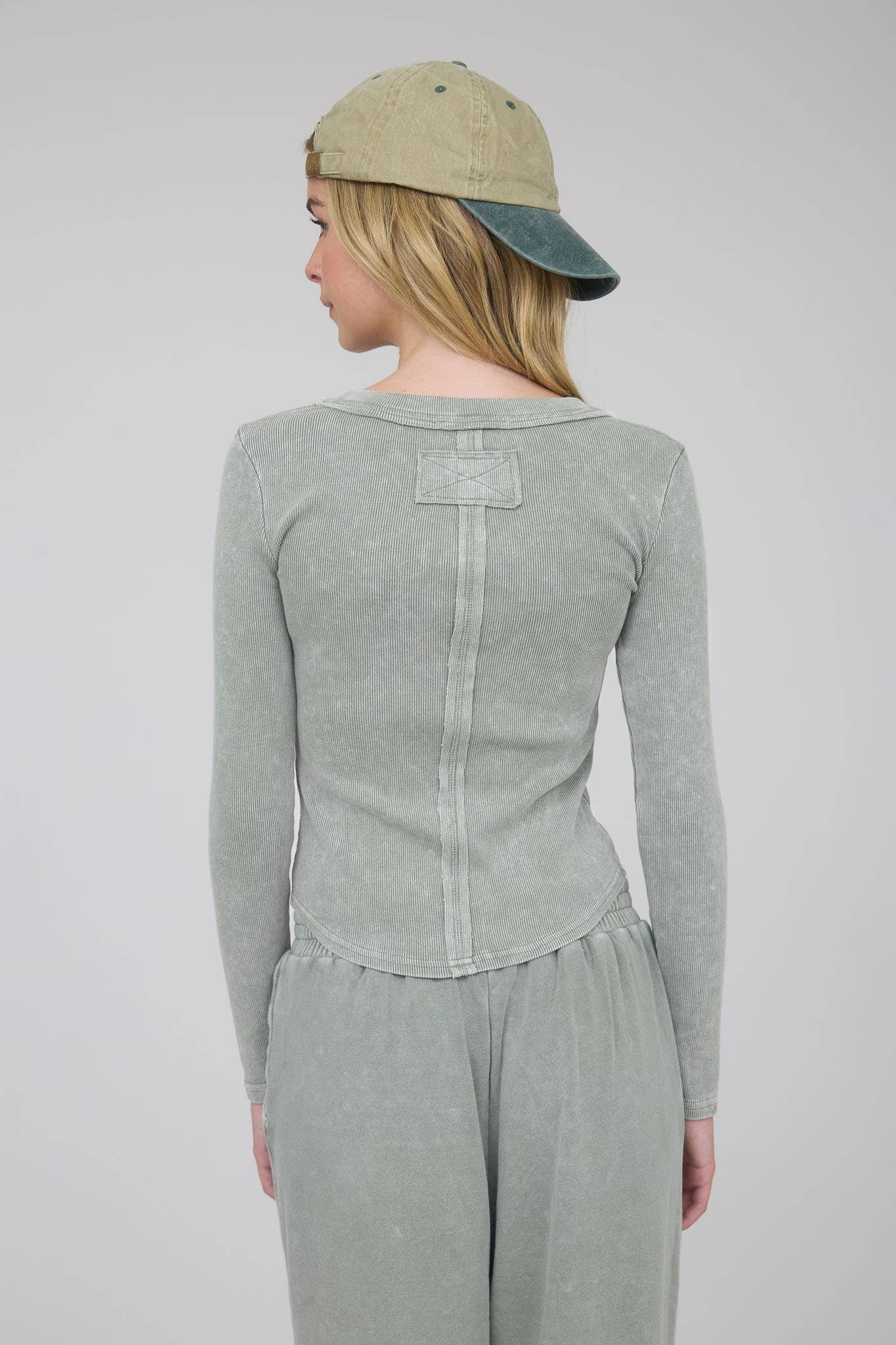 WASHED LONG SLEEVE RIBBED HENLEY KNIT TOP: VINTAGE BLUE