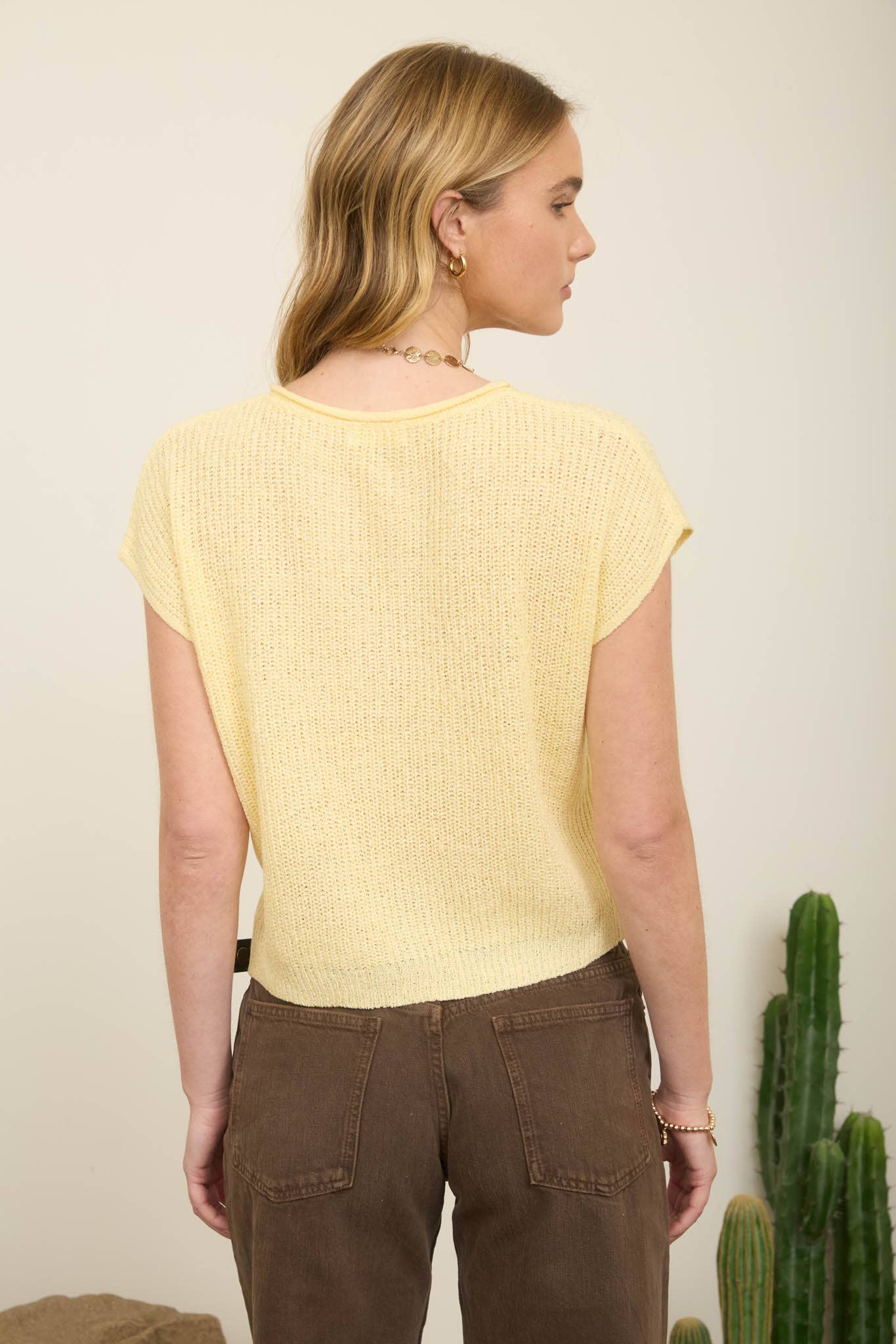 SPLIT NECK BATWING SLEEVELESS KNIT SWEATER: KIWI