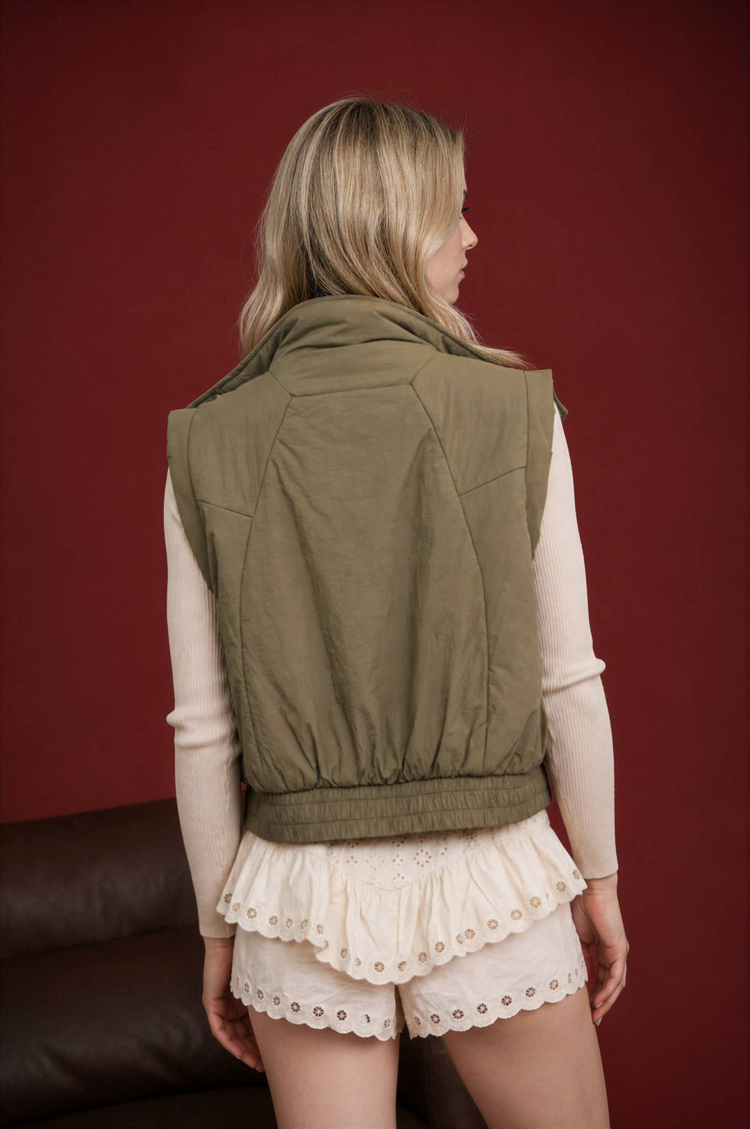 CROPPED MOCK NECK SNAP PUFFER VEST : OXBLOOD