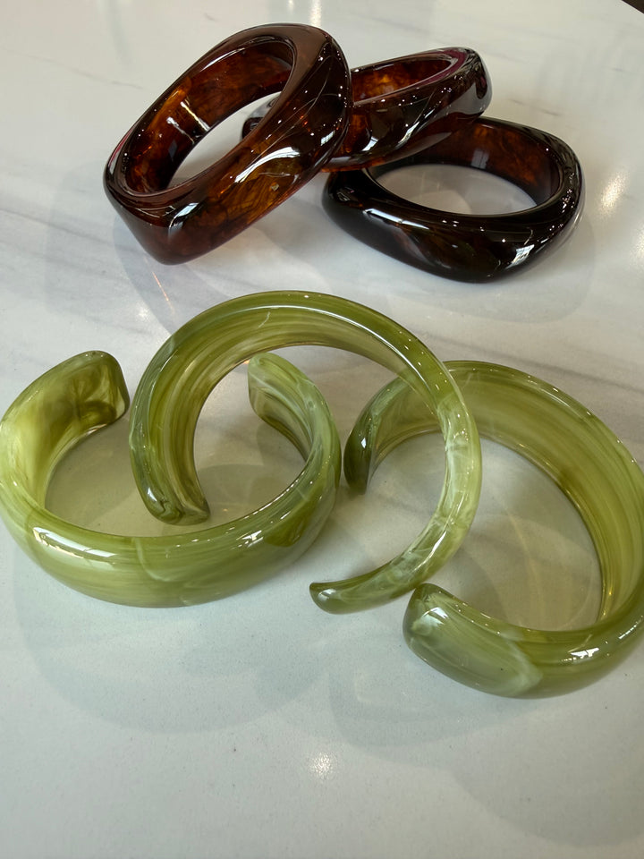 Irregular Single Acrylic Bracelet (2 Colors)