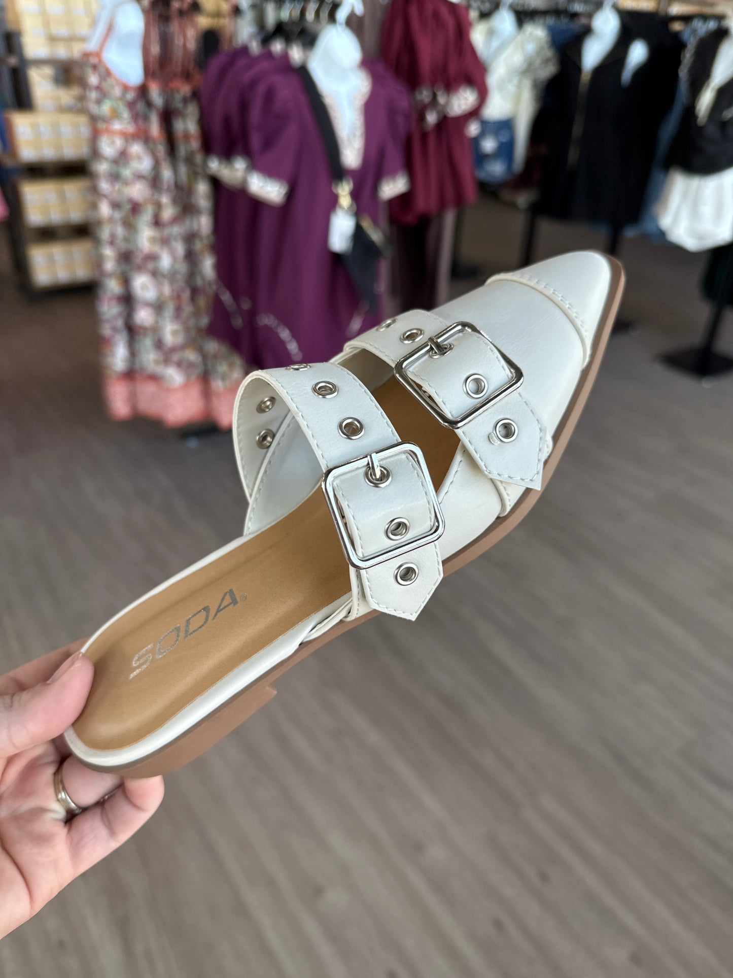 Usual White Shoe