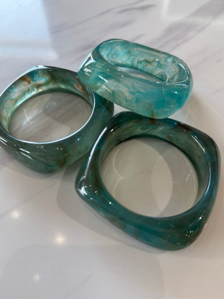 Irregular Single Acrylic Bracelet (2 Colors)