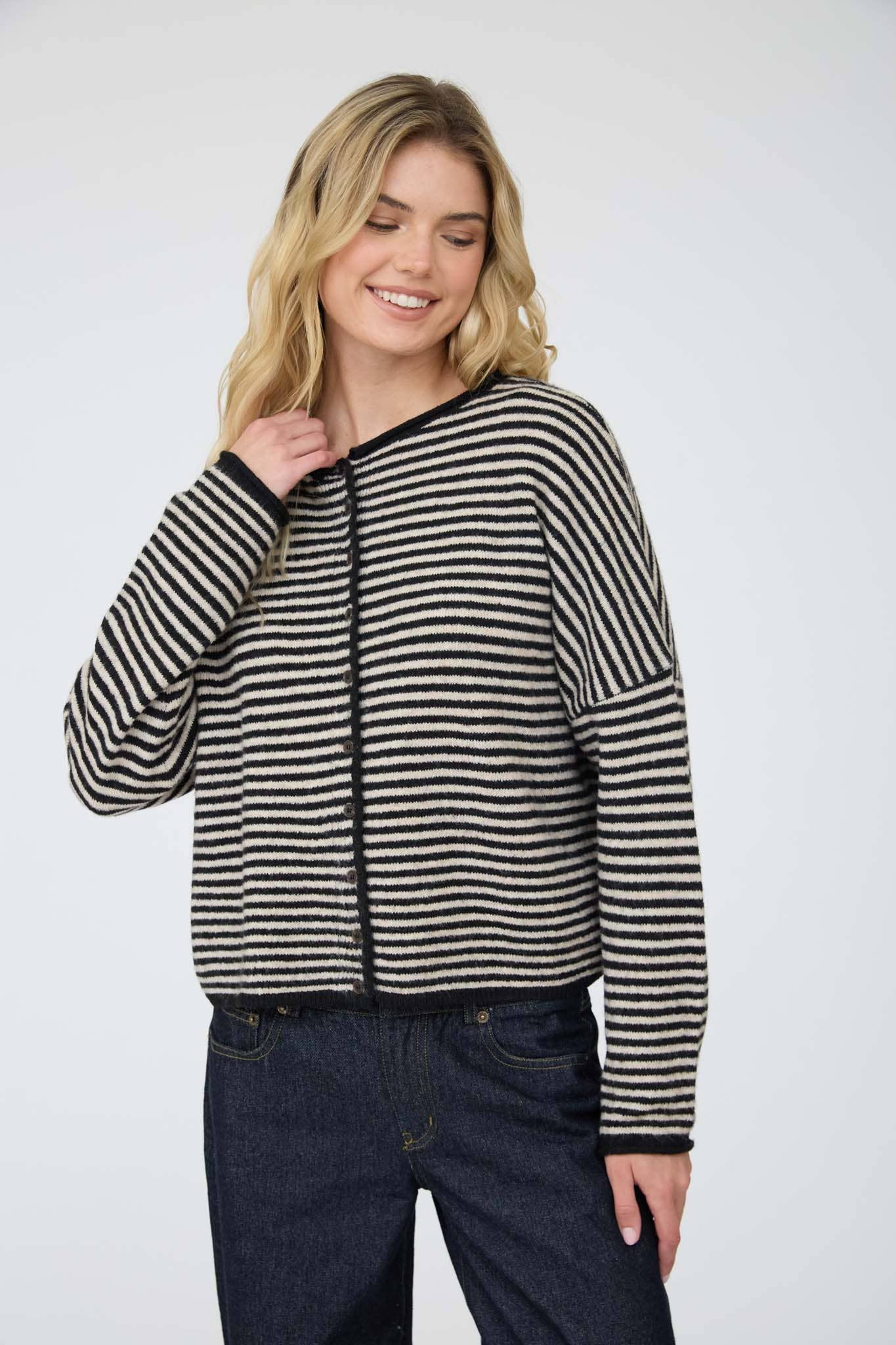 STRIPE RAW EDGE BUTTON DOWN LONG SLEEVE CARDIGAN : DARK BROWN