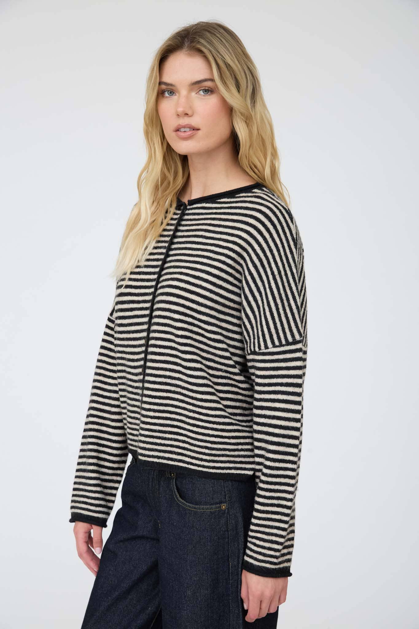 STRIPE RAW EDGE BUTTON DOWN LONG SLEEVE CARDIGAN : DARK BROWN