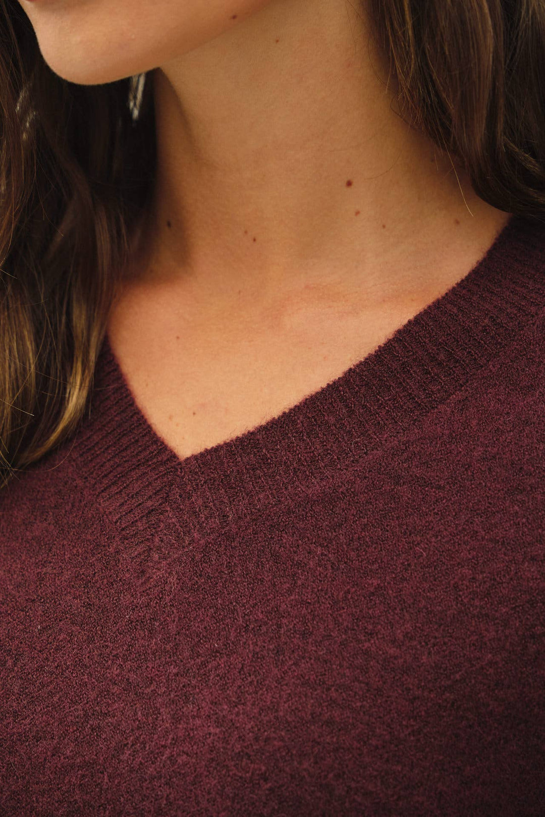 WOOL TOUCH CUFF POINTED V-NECK SWEATER: DUSTY BLUE / L