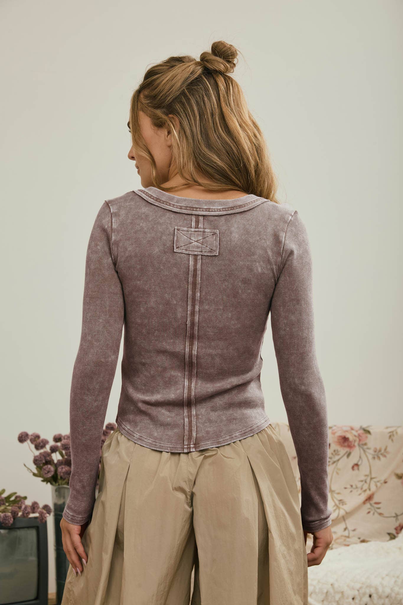WASHED LONG SLEEVE RIBBED HENLEY KNIT TOP: VINTAGE BLUE