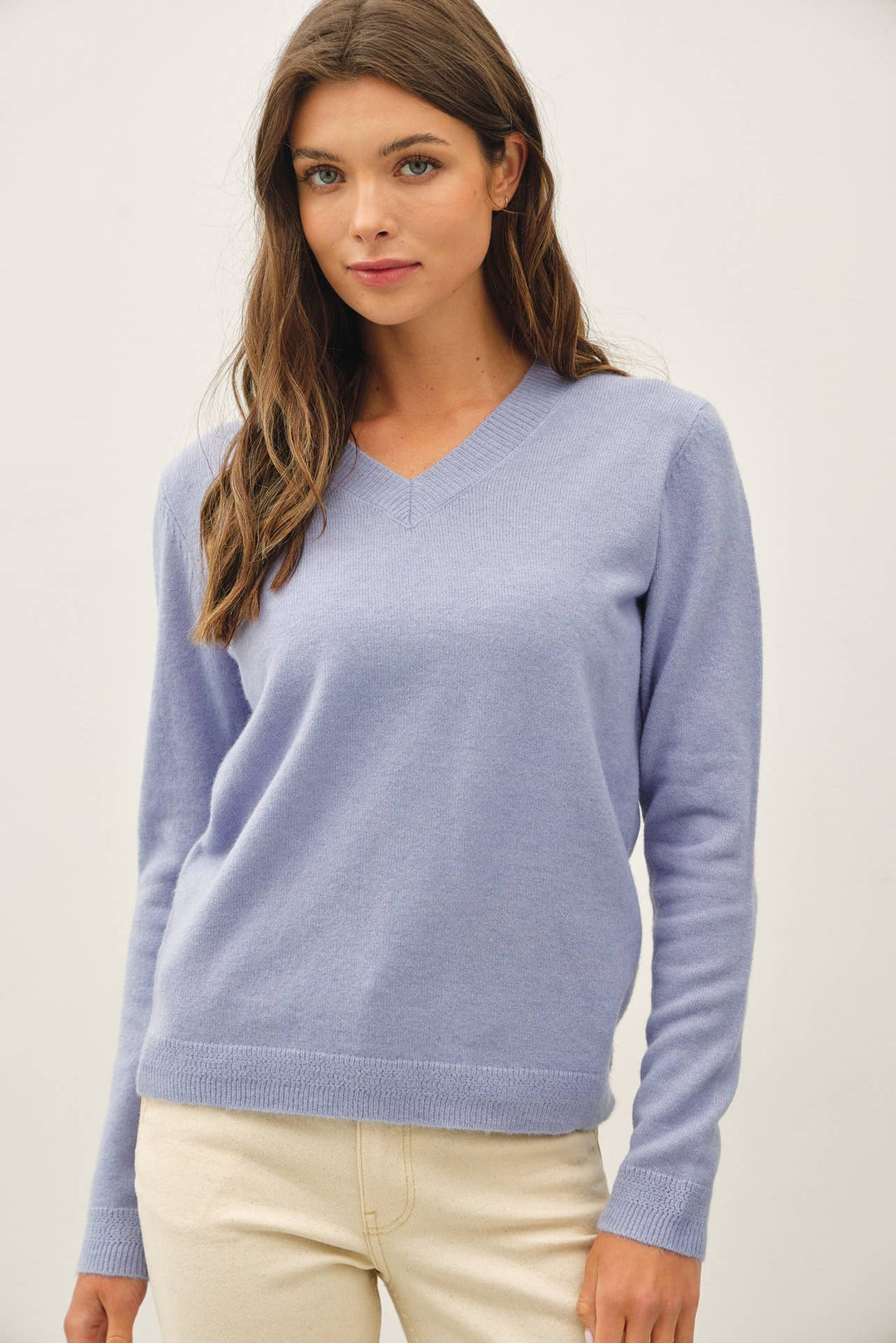 WOOL TOUCH CUFF POINTED V-NECK SWEATER: DUSTY BLUE / L