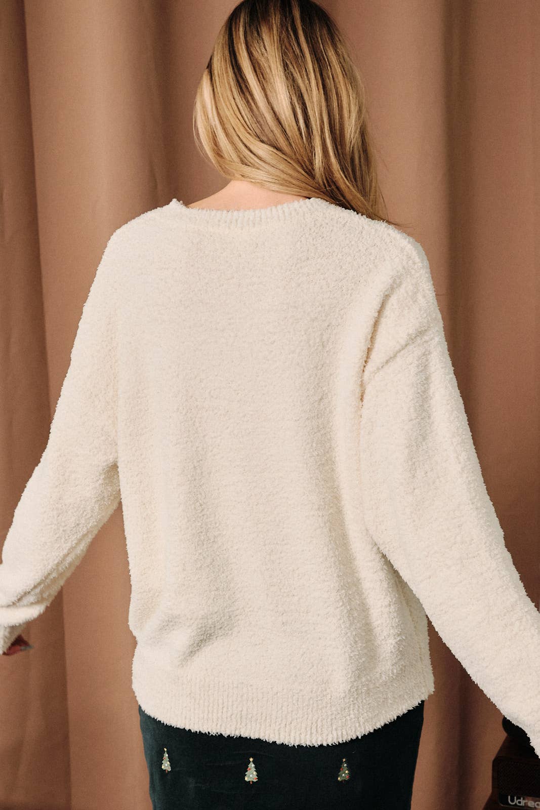 Apres Ski Fuzzy Crew Neck Long Sleeve Pullover Sweater: CREAM-RED / M