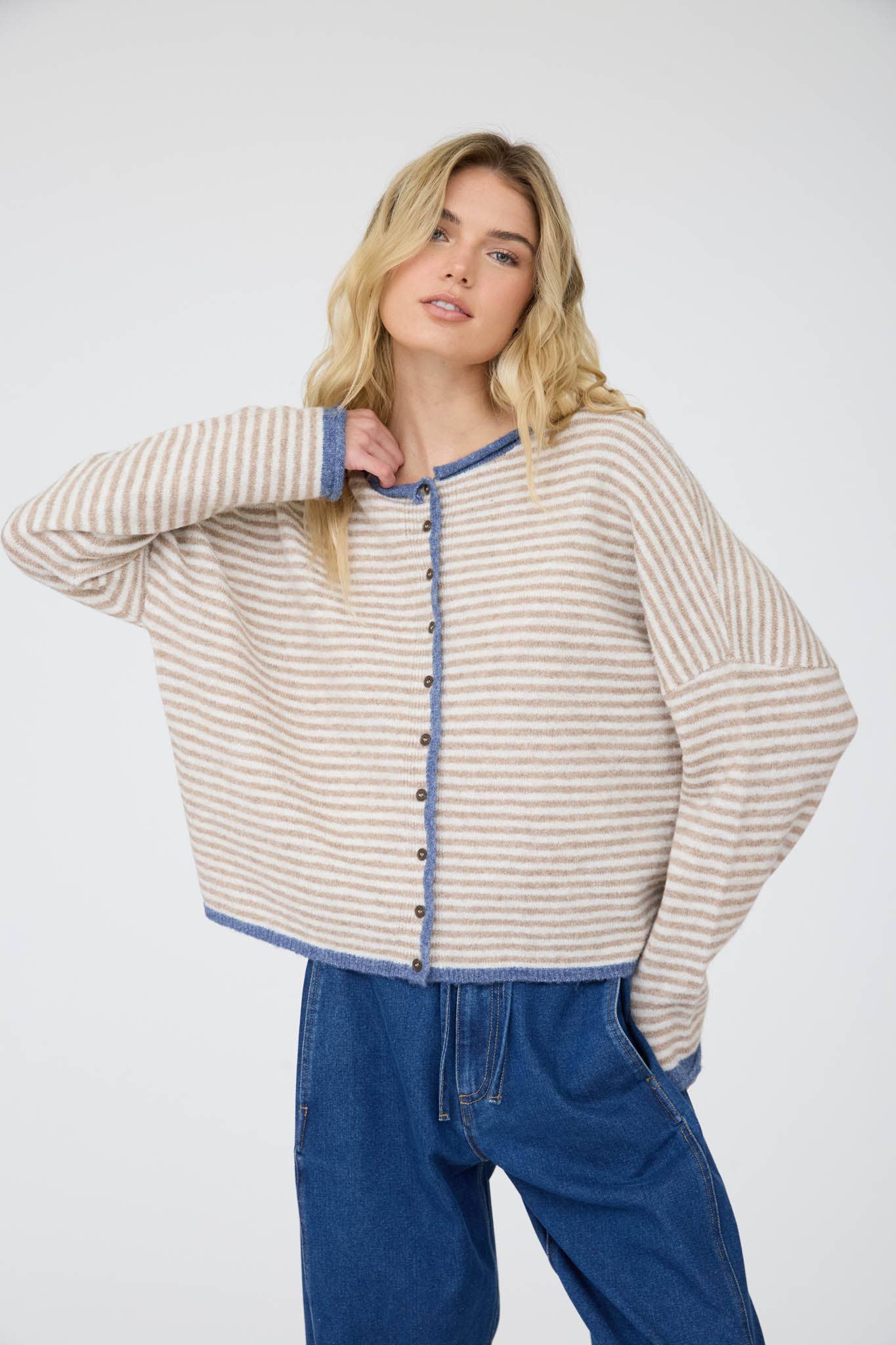 STRIPE RAW EDGE BUTTON DOWN LONG SLEEVE CARDIGAN : DARK BROWN