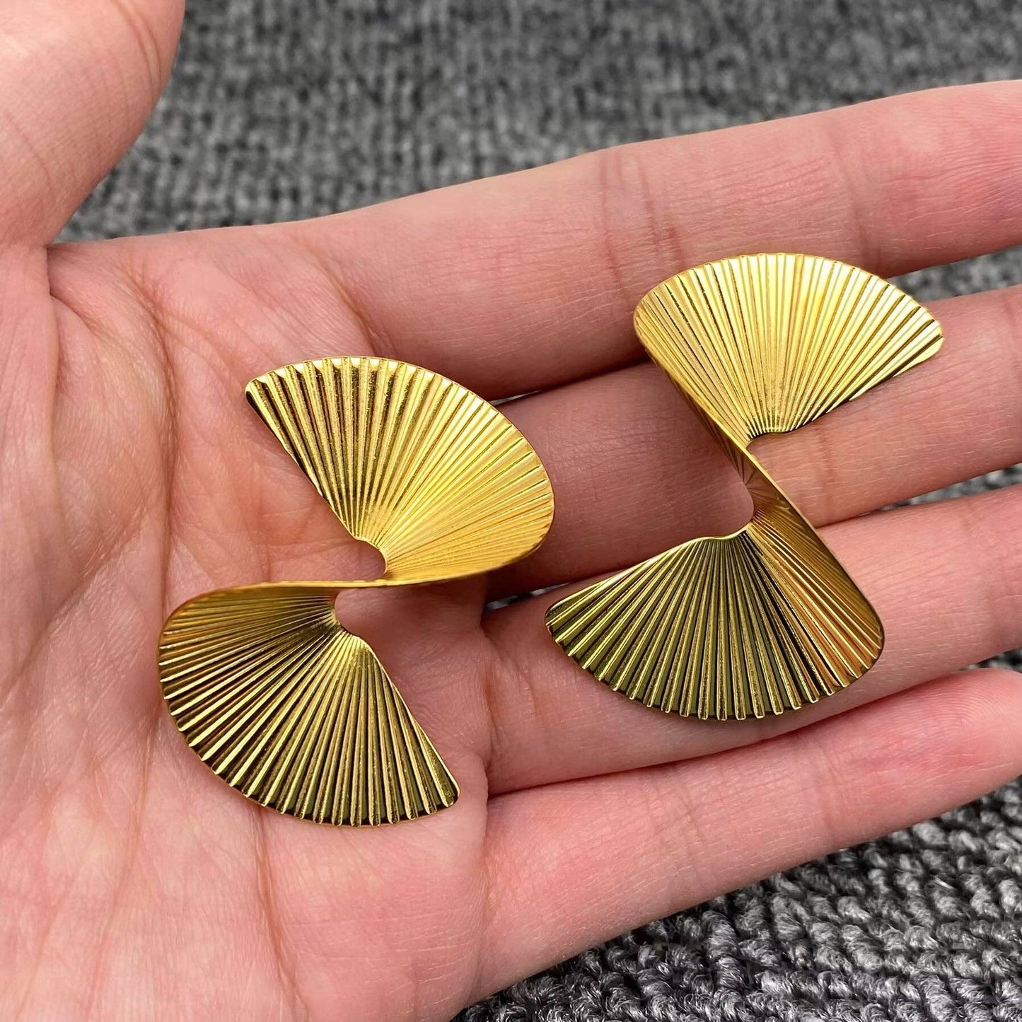 Twisted Scalloped Earrings