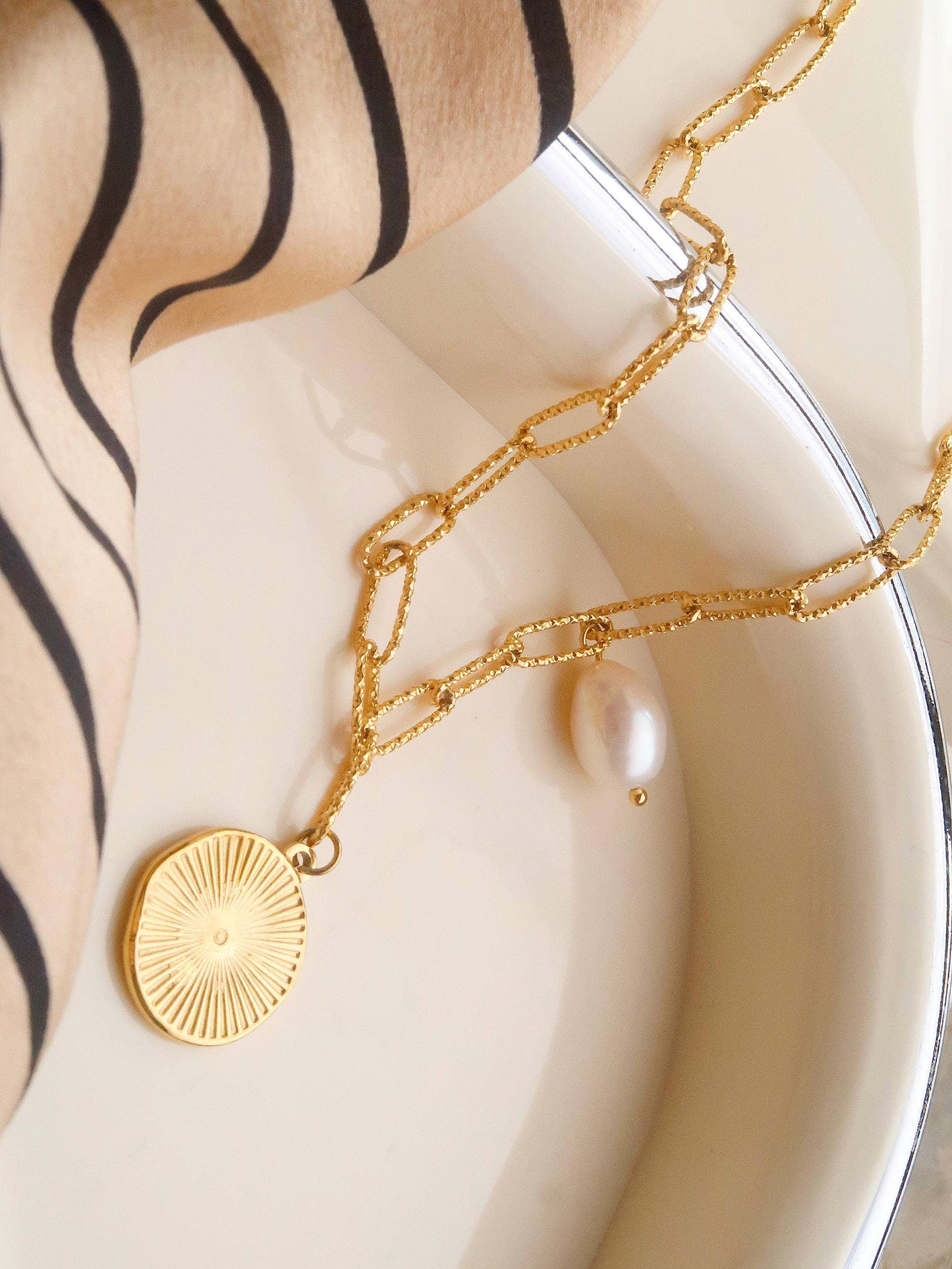 Isaline Gold 18K Gold Non-Tarnish Coin Chain Necklace: Yellow Gold