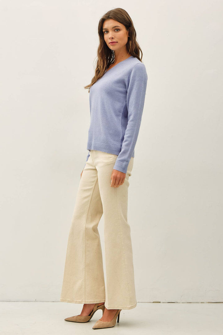 WOOL TOUCH CUFF POINTED V-NECK SWEATER: DUSTY BLUE / L