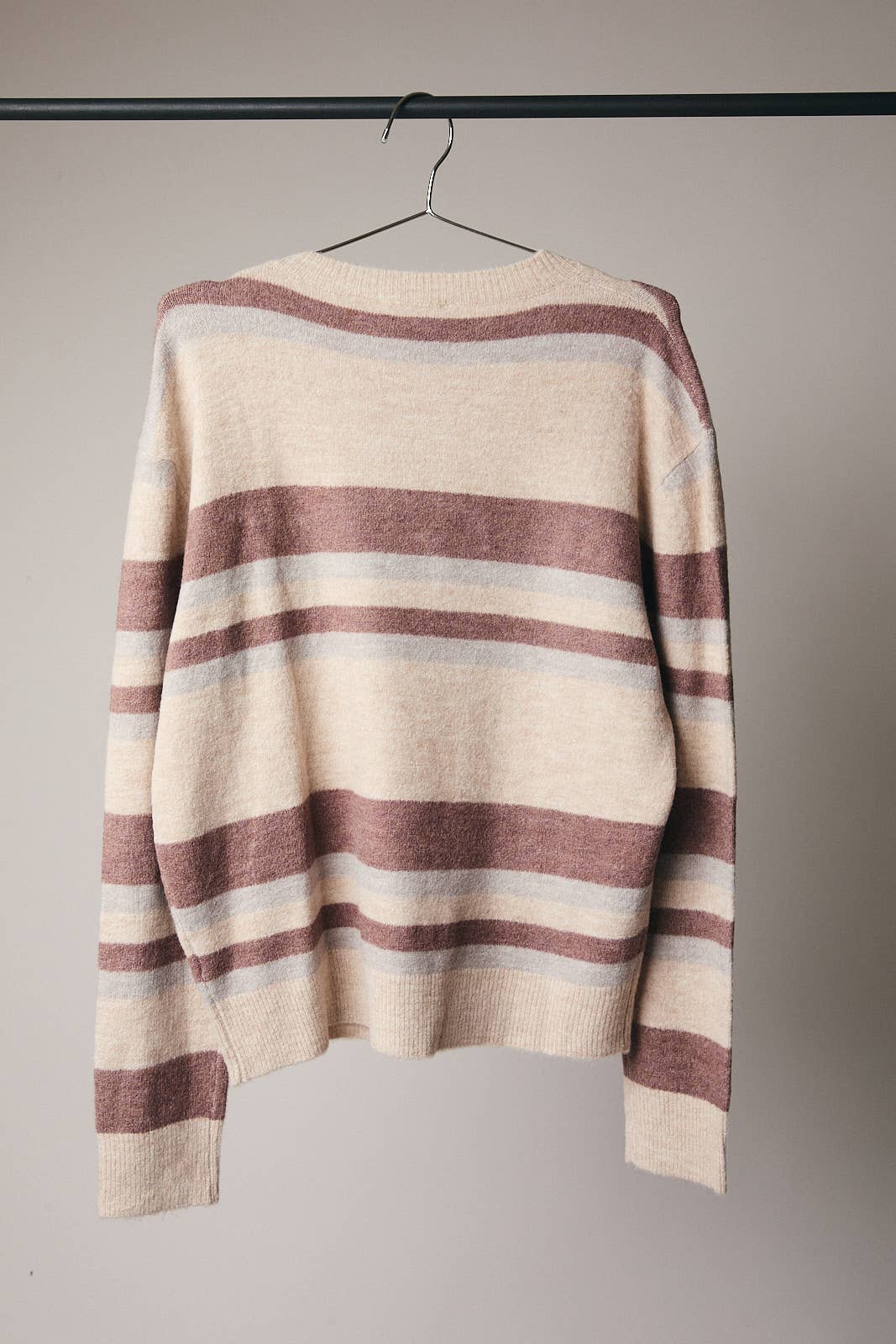 CREW NECK LONG SLEEVE "HOHOHO" STRIPE SWEATER: MAUVE-MULTI STRIPE / M