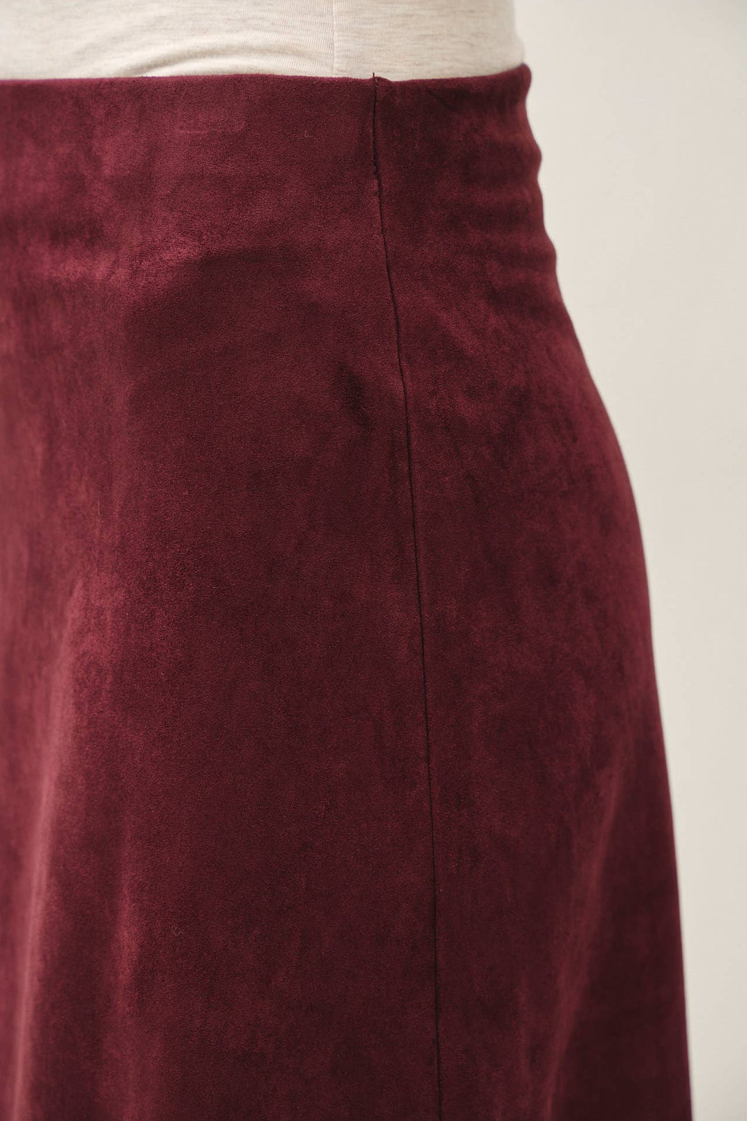 FAUX SUEDE  KNEE LENGTH A-LINE SKIRT: WINE / L