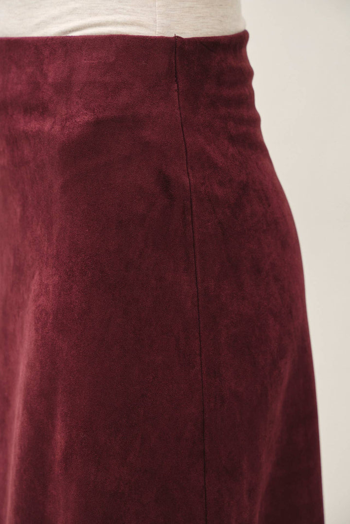 FAUX SUEDE  KNEE LENGTH A-LINE SKIRT: WINE / L